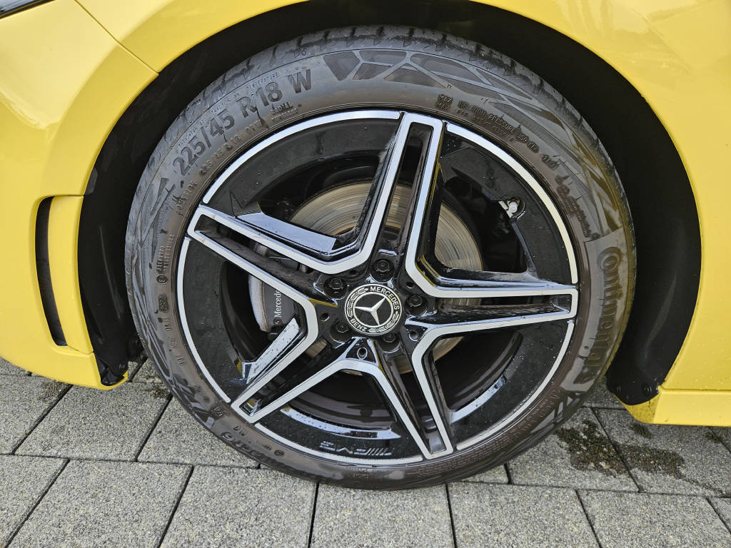 MERCEDES-BENZ A 200 4Matic AMG Line-image-8
