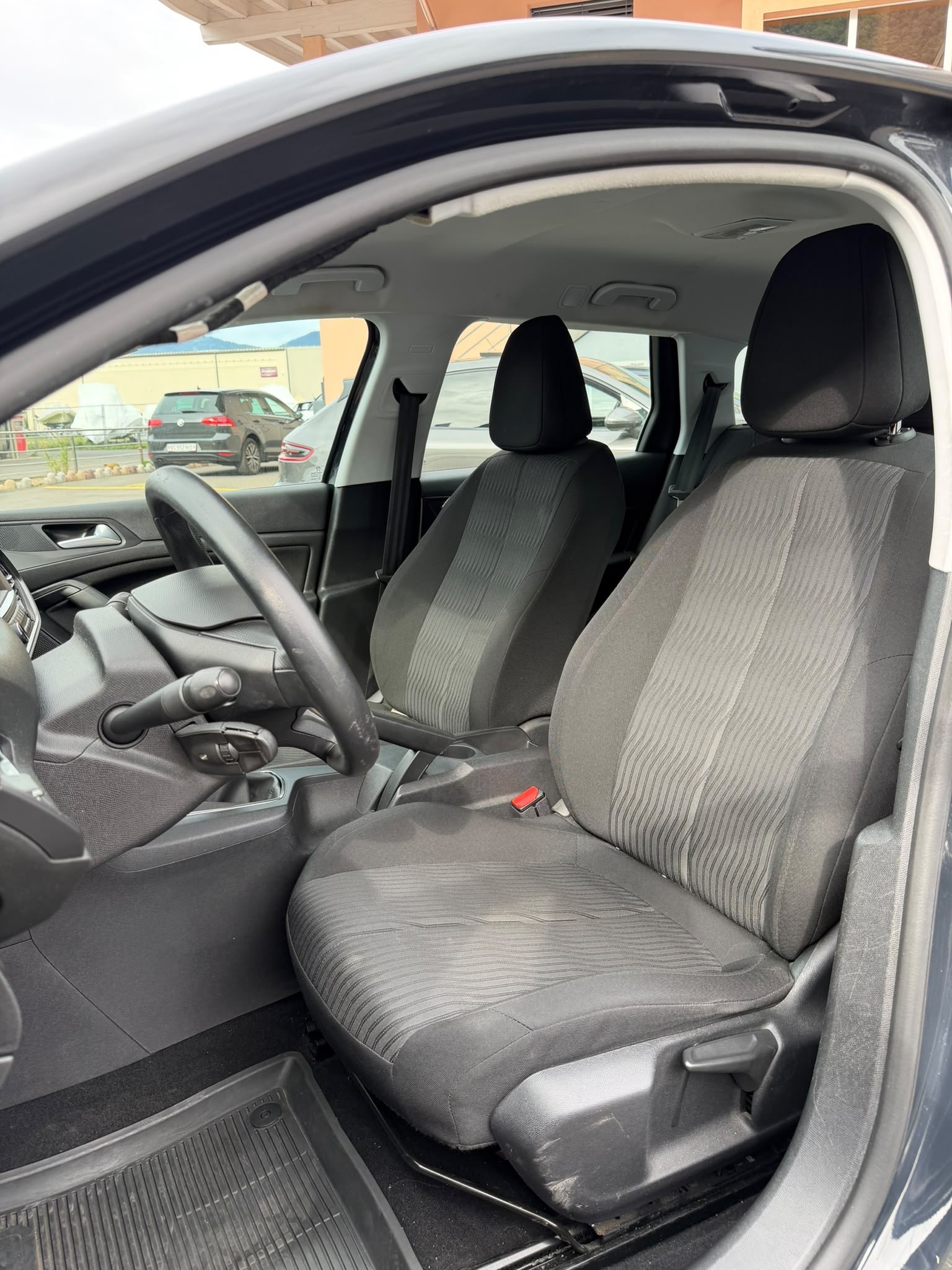 PEUGEOT 308 SW 1.6 BlueHDI Allure-image-5