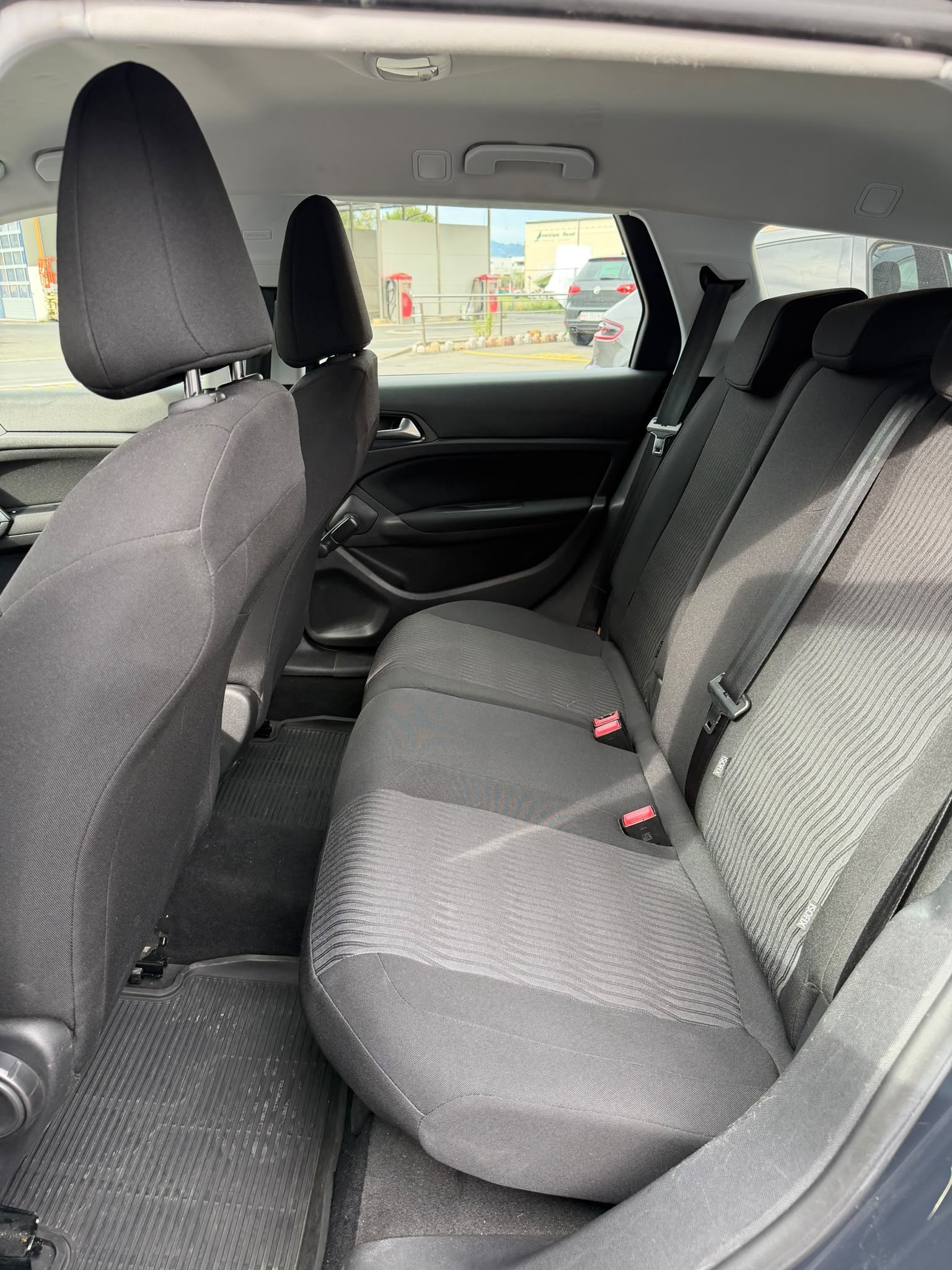 PEUGEOT 308 SW 1.6 BlueHDI Allure-image-4