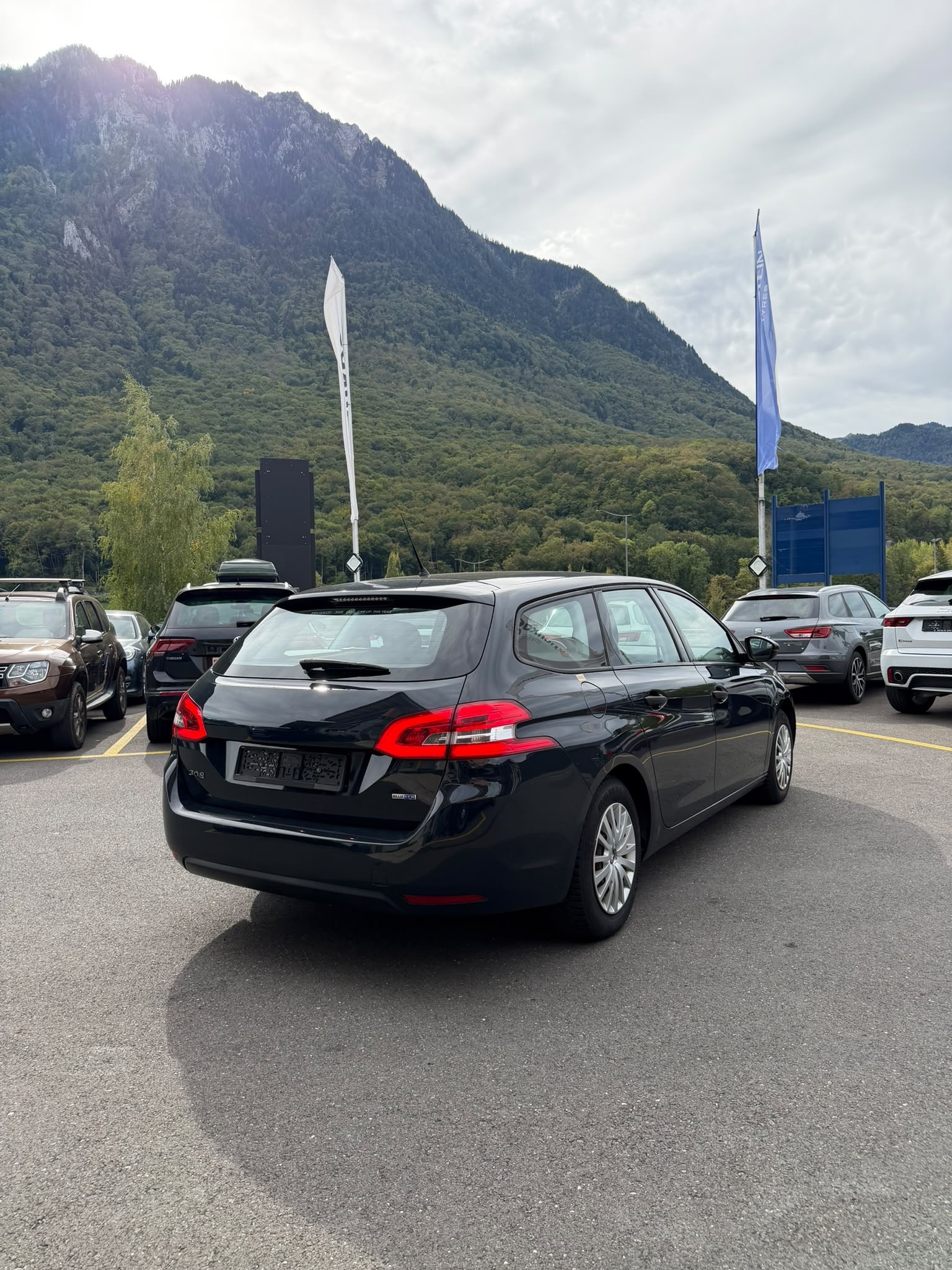 PEUGEOT 308 SW 1.6 BlueHDI Allure-image-3