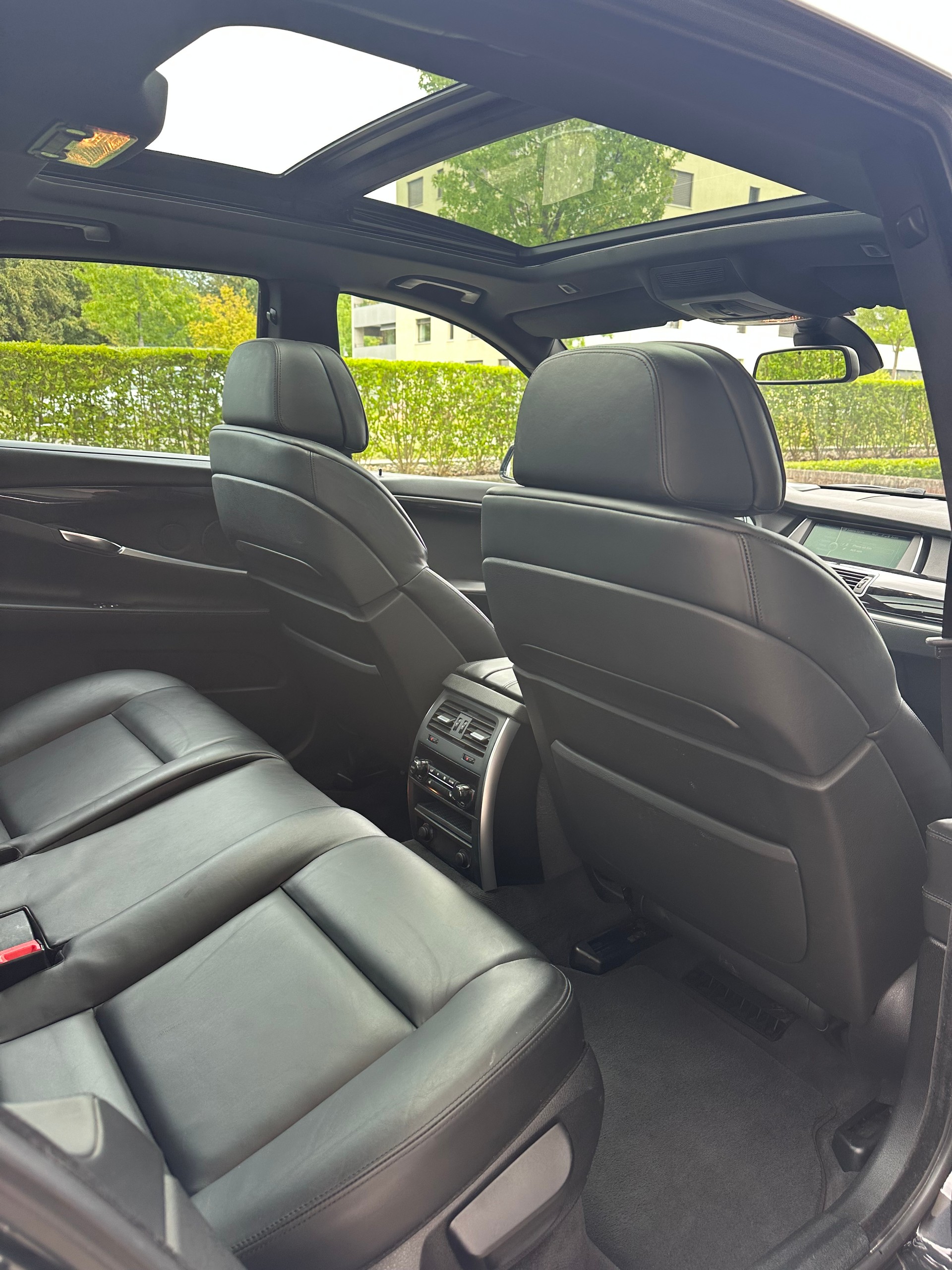 BMW 550i xDrive-image-5