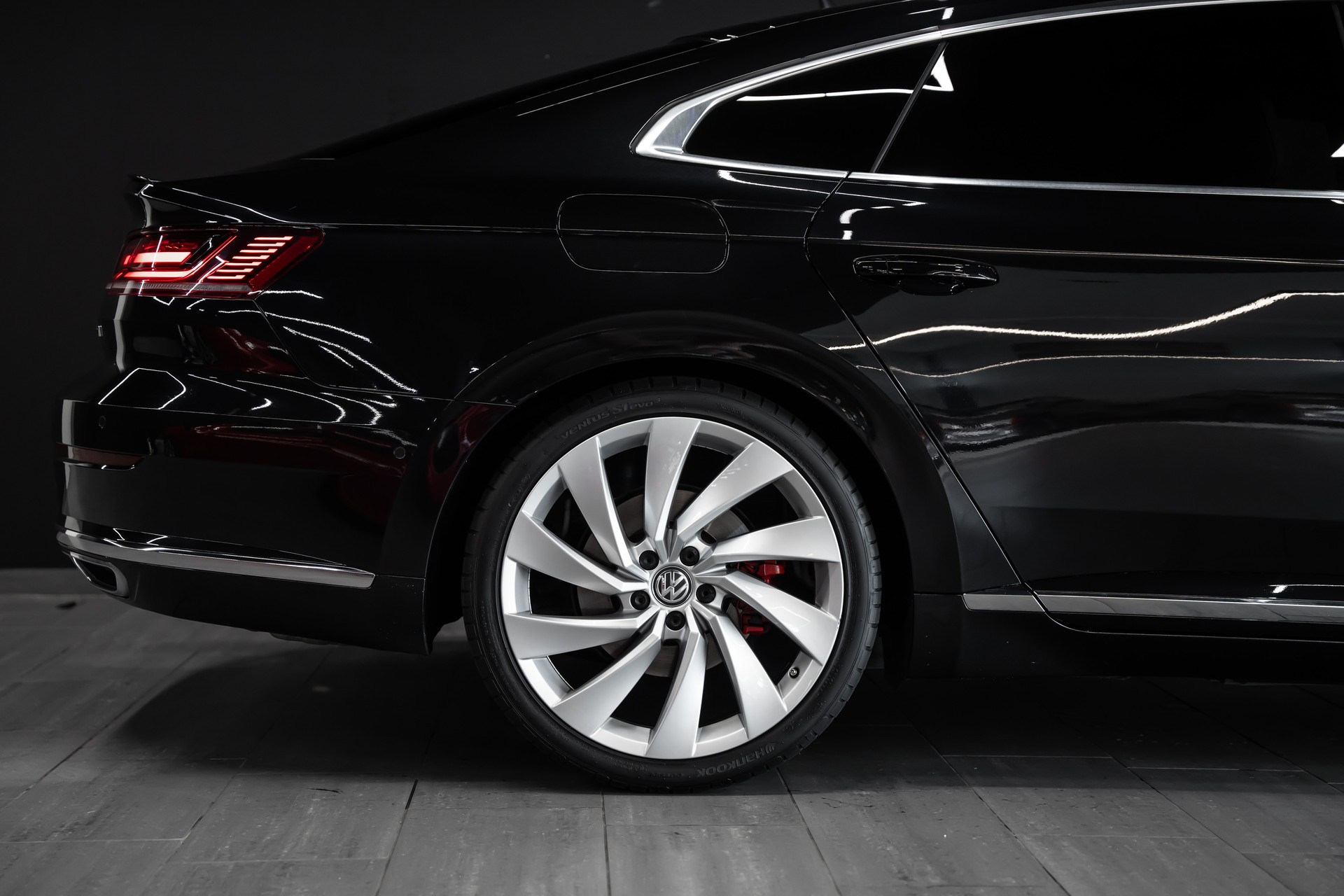 VW Arteon 2.0 TSI BMT R-Line 4Motion DSG / 360 Kamera / Head Up / Massage Sitze / Luxus Paket / Pano-Schiebedach-image-4