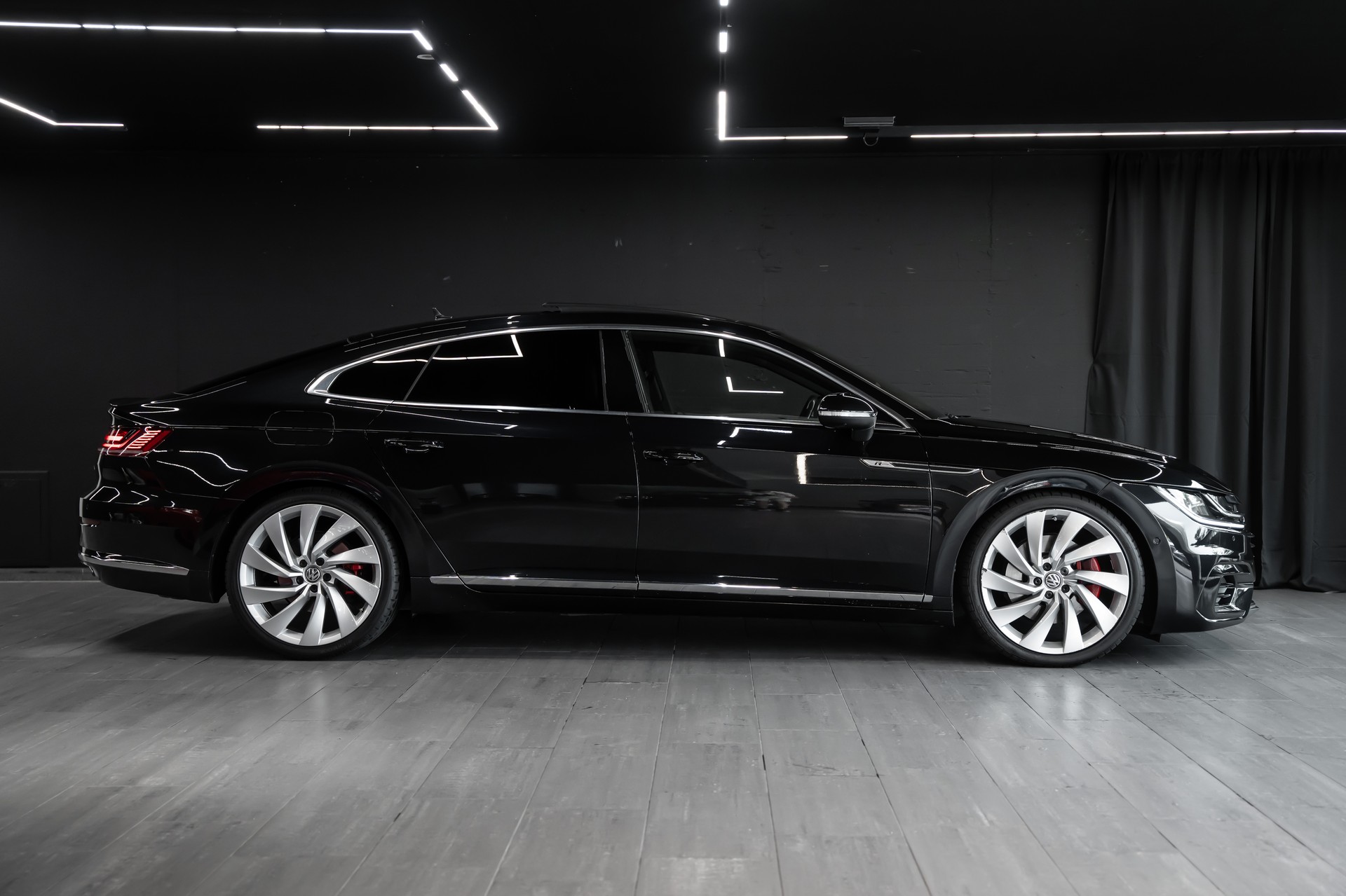 VW Arteon 2.0 TSI BMT R-Line 4Motion DSG / 360 Kamera / Head Up / Massage Sitze / Luxus Paket / Pano-Schiebedach-image-2