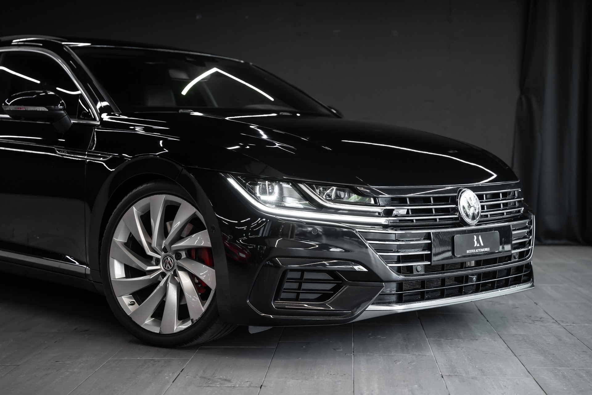 VW Arteon 2.0 TSI BMT R-Line 4Motion DSG / 360 Kamera / Head Up / Massage Sitze / Luxus Paket / Pano-Schiebedach-image-1