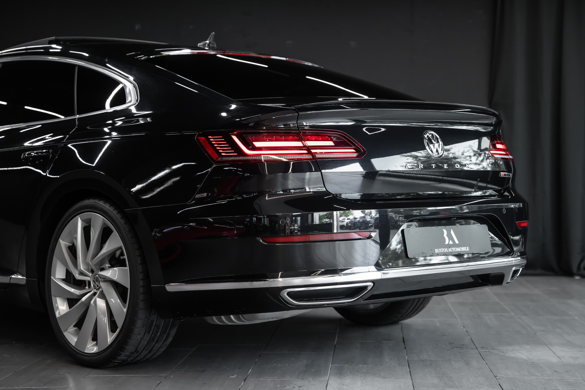 VW Arteon 2.0 TSI BMT R-Line 4Motion DSG / 360 Kamera / Head Up / Massage Sitze / Luxus Paket / Pano-Schiebedach-image-7
