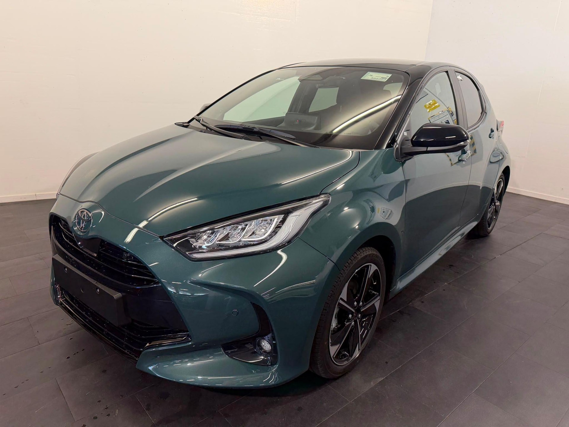 TOYOTA Yaris 1.5 VVT-i HSD Premium-image-0