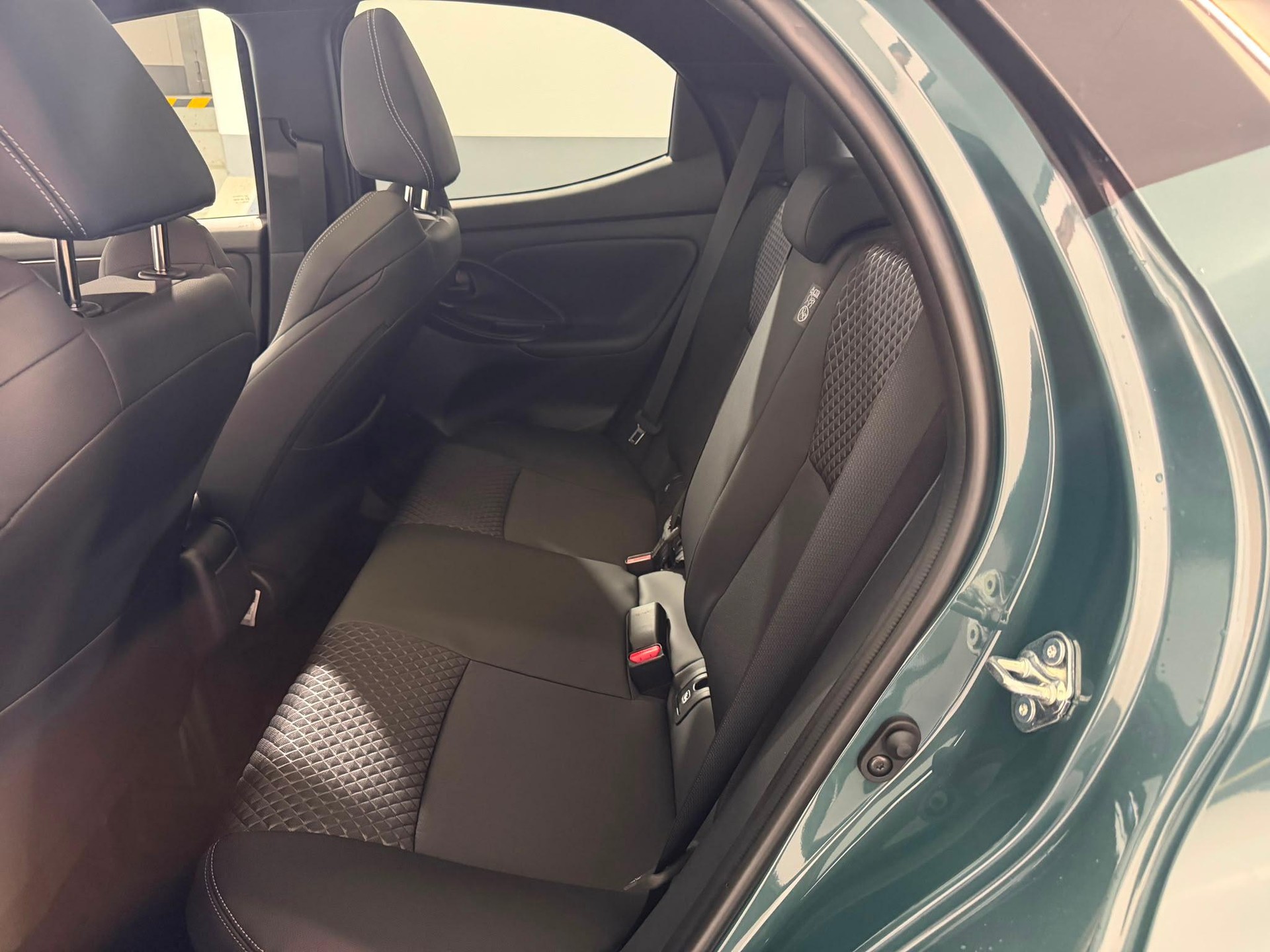 TOYOTA Yaris 1.5 VVT-i HSD Premium-image-10