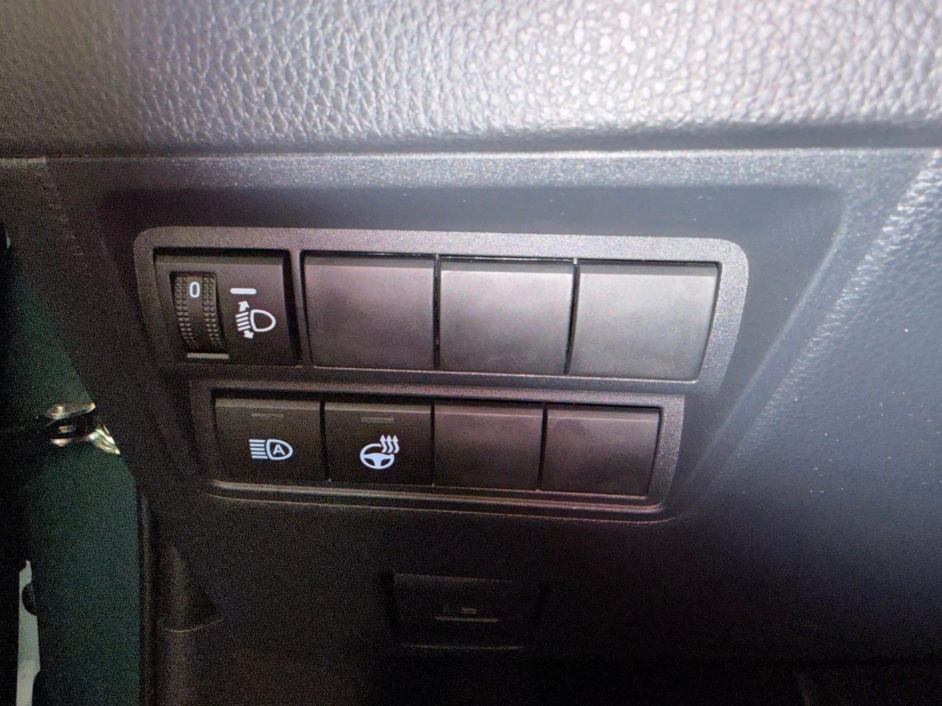 TOYOTA Yaris 1.5 VVT-i HSD Premium-image-9