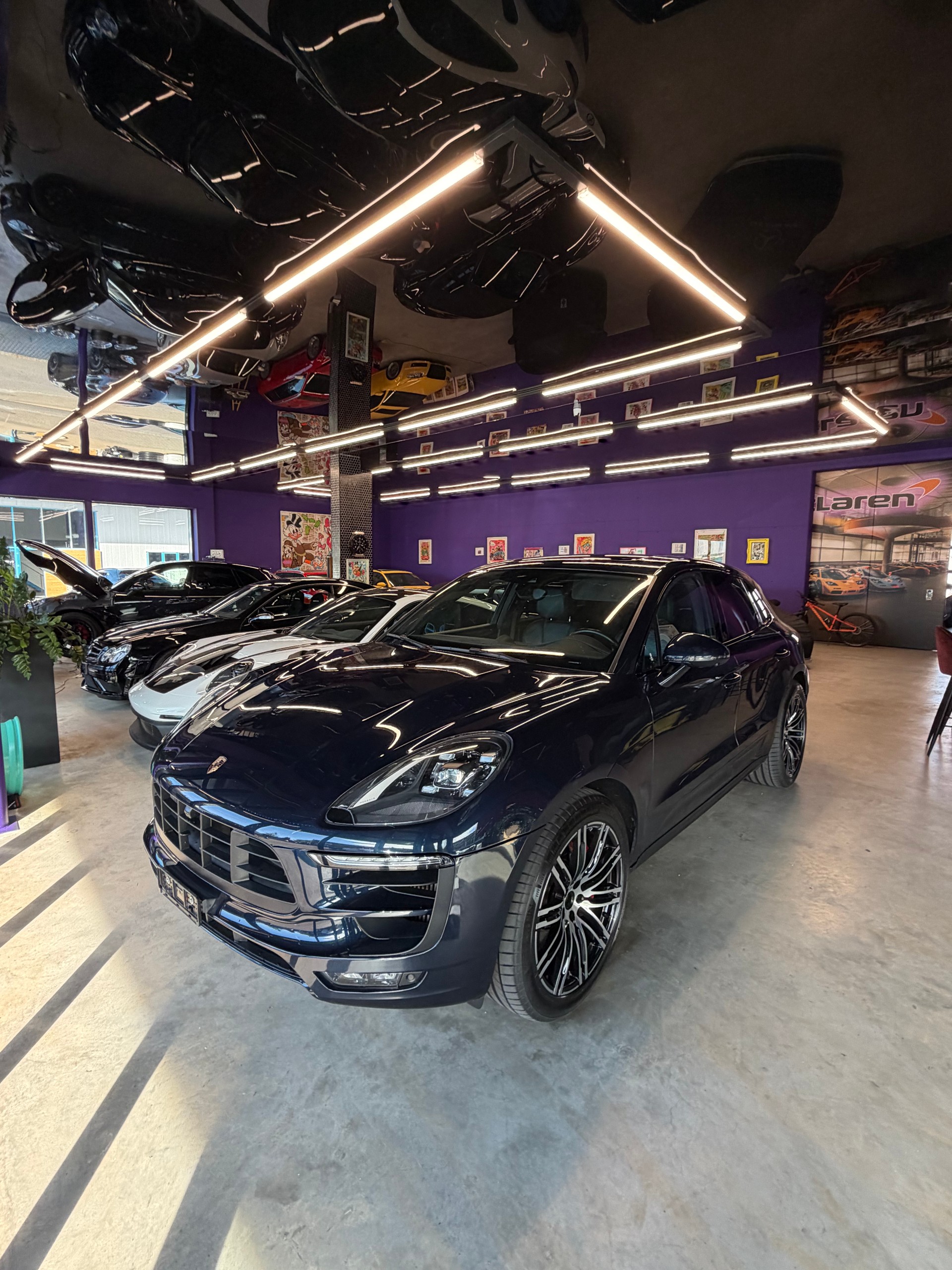 PORSCHE Macan Turbo Performance PDK-showroom-element-2