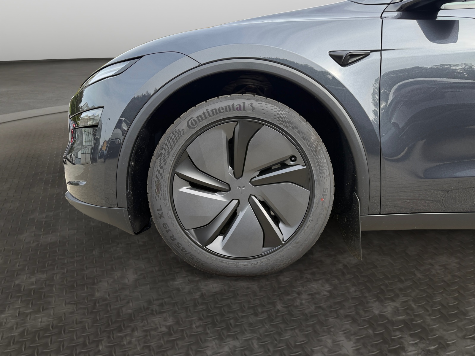 TESLA Model Y Premium Long Range AWD + AHK-image-8