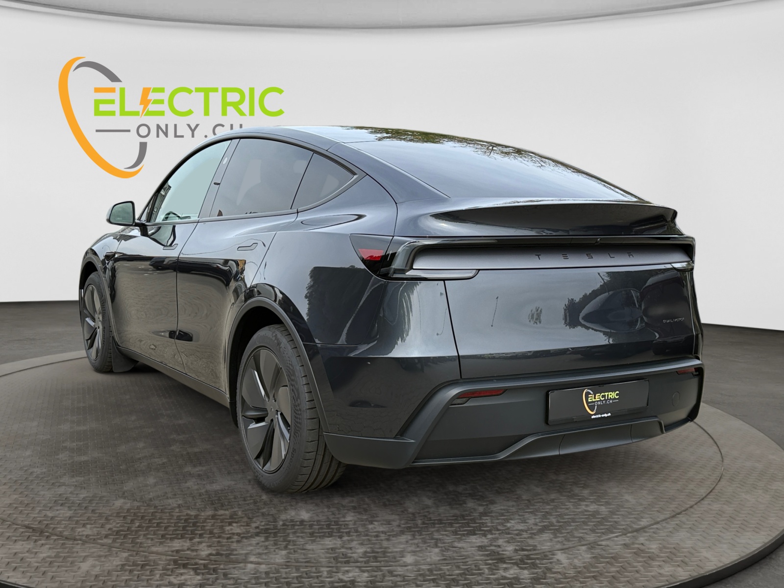 TESLA Model Y Premium Long Range AWD + AHK-image-2