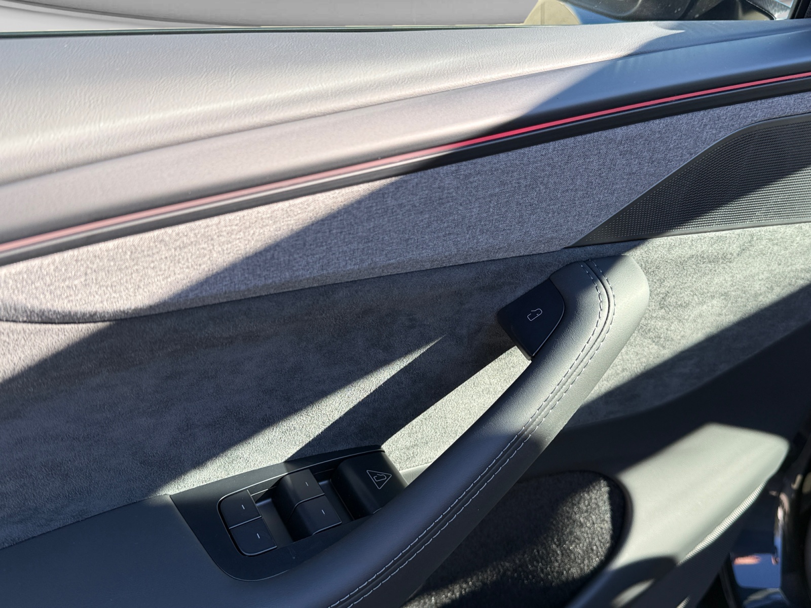 TESLA Model Y Premium Long Range AWD + AHK-image-10