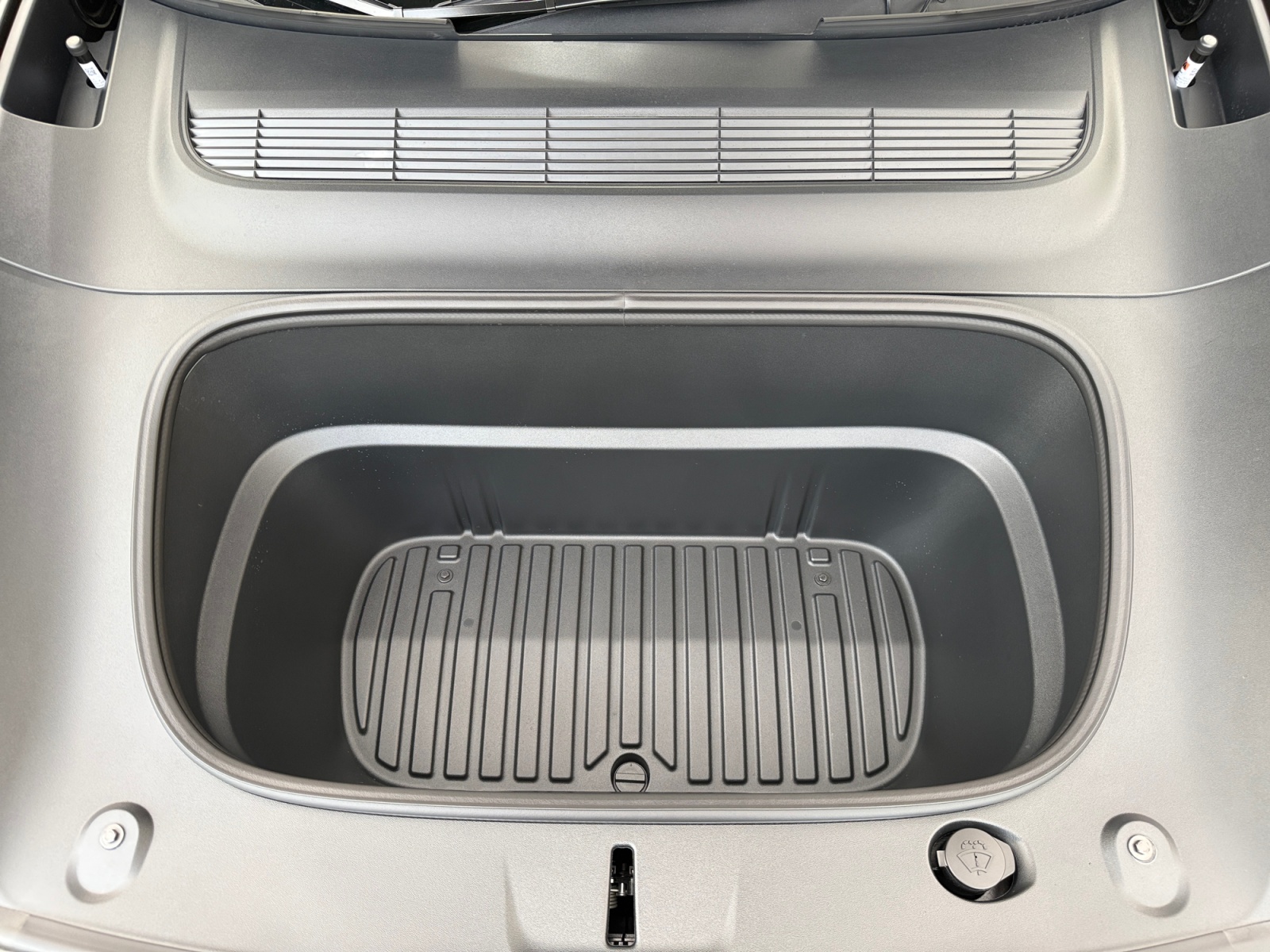 TESLA Model Y Premium Long Range AWD + AHK-image-19