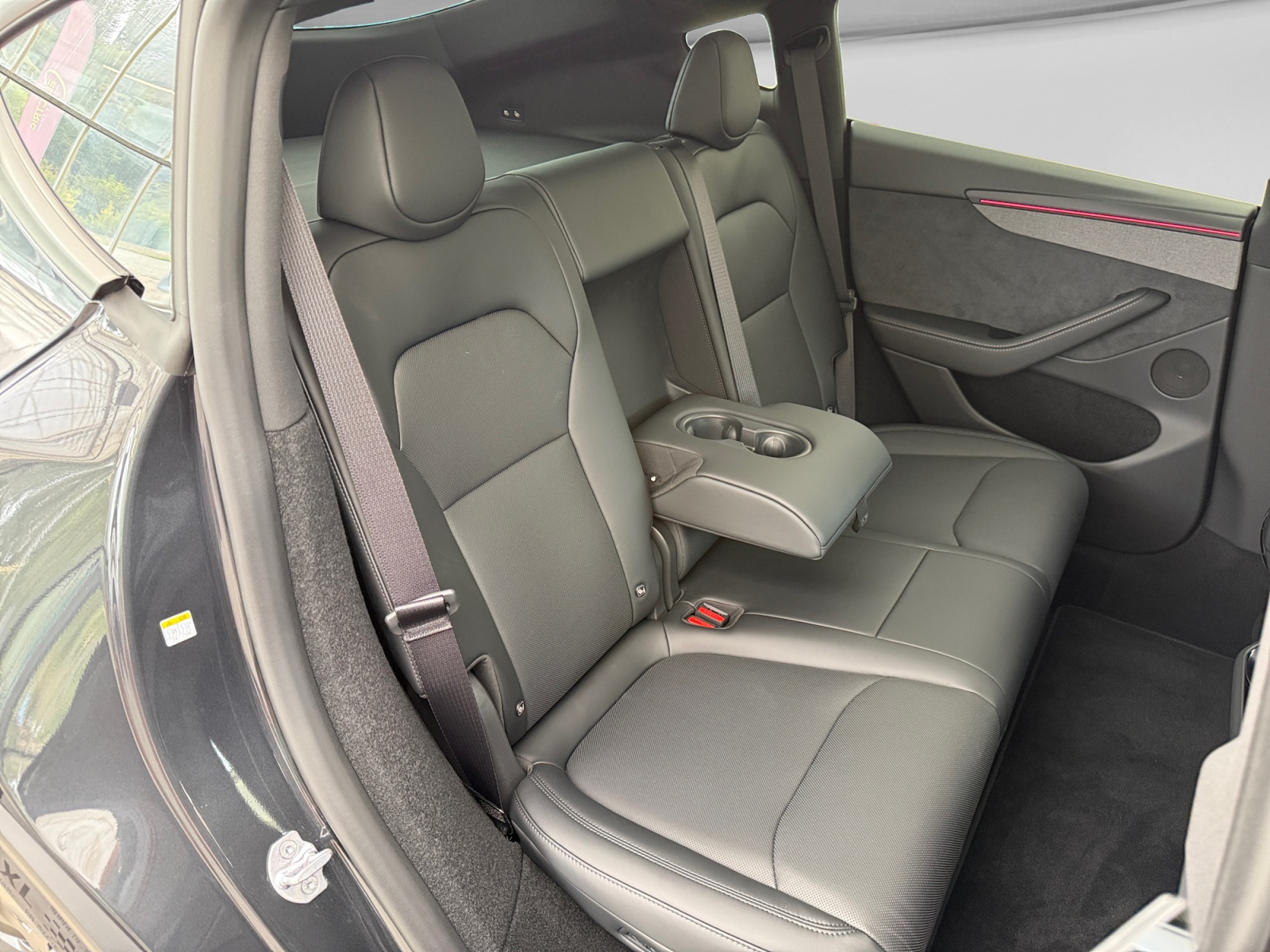 TESLA Model Y Premium Long Range AWD + AHK-image-17