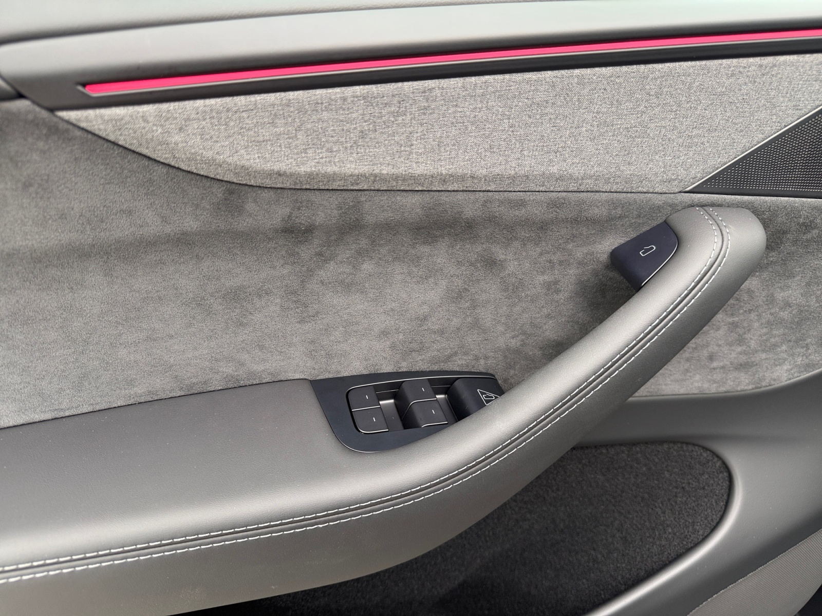 TESLA Model Y Premium Long Range AWD + AHK-image-10