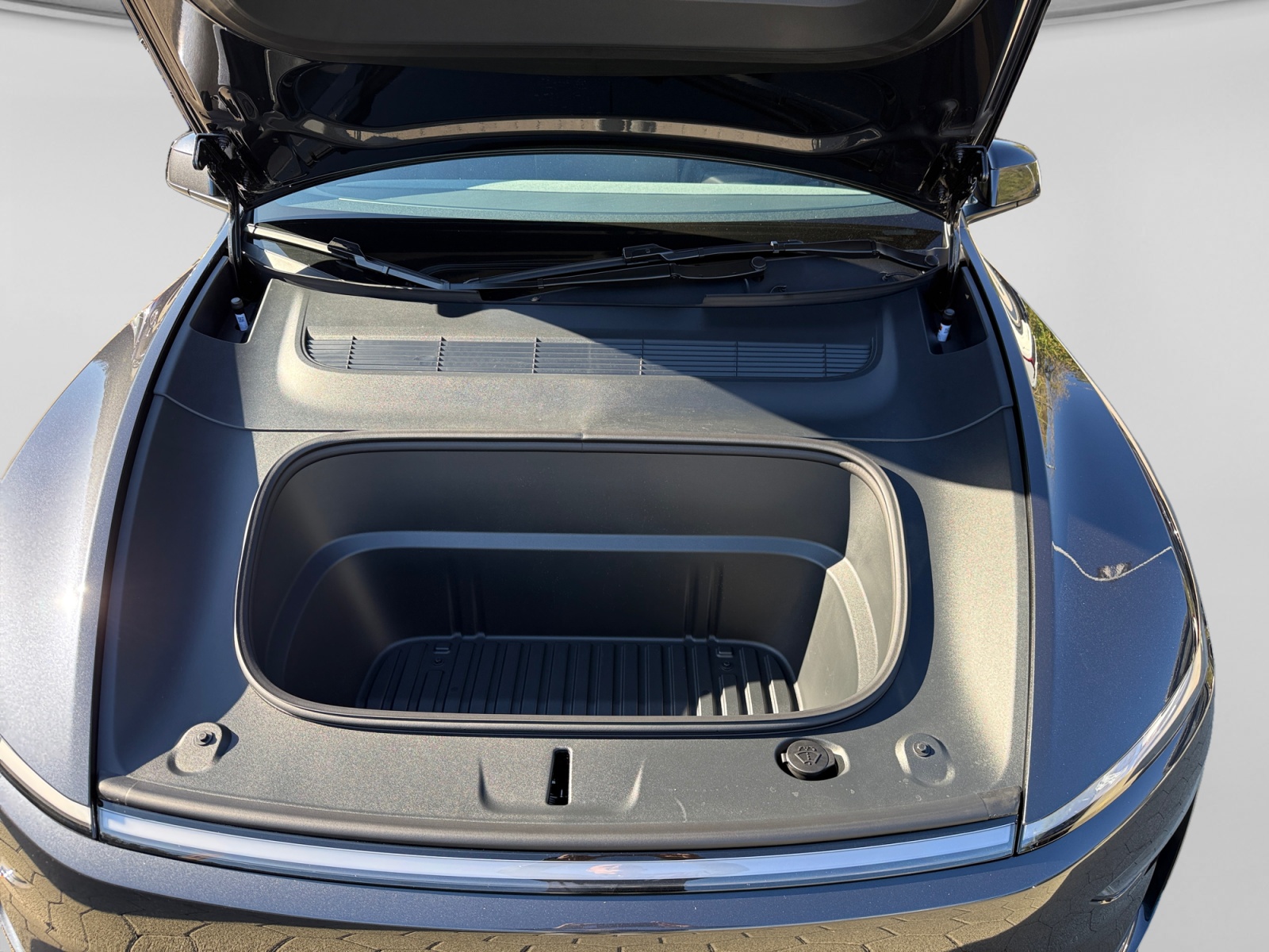 TESLA Model Y Premium Long Range AWD + AHK-image-18