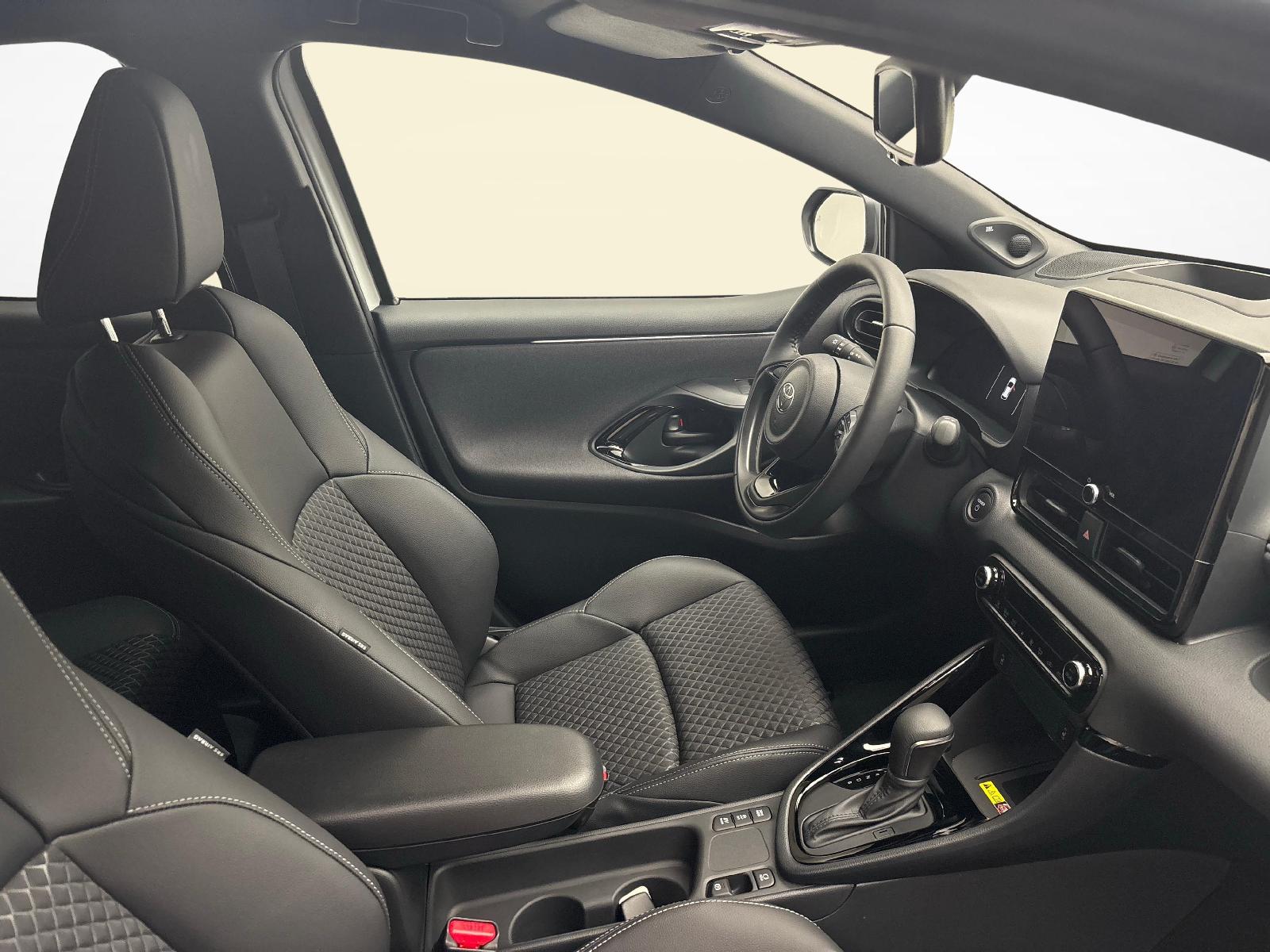 TOYOTA Yaris 1.5 VVT-i HSD Premium-image-9