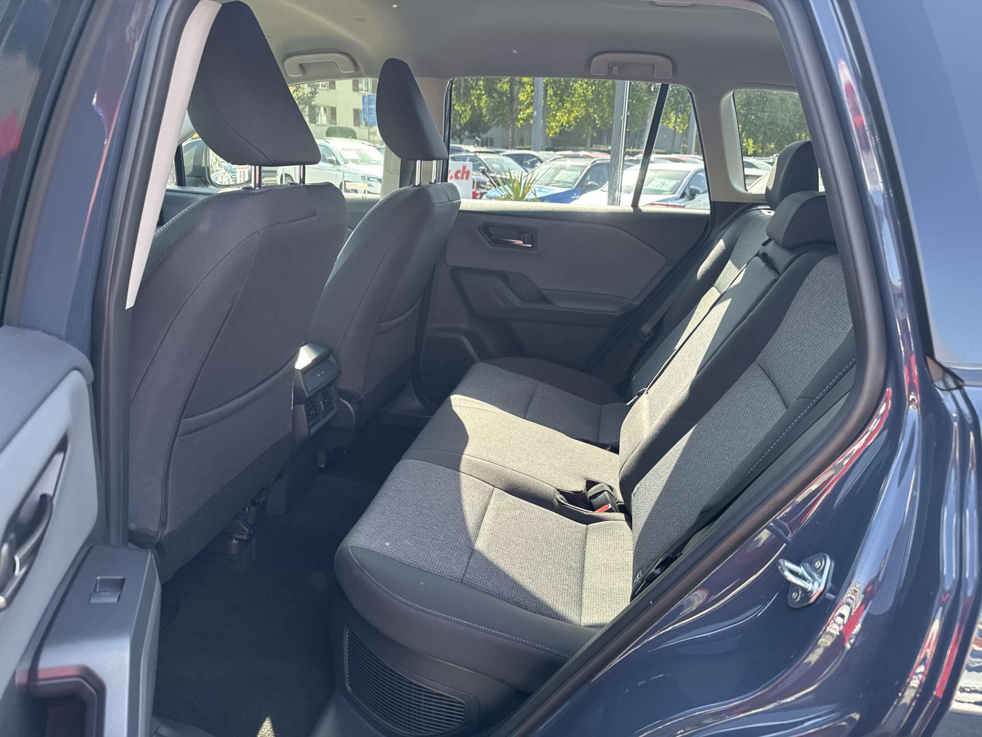 TOYOTA RAV-4 2.5 HSD Trend e-CVT AWD NEUES MODELL Automat-image-6