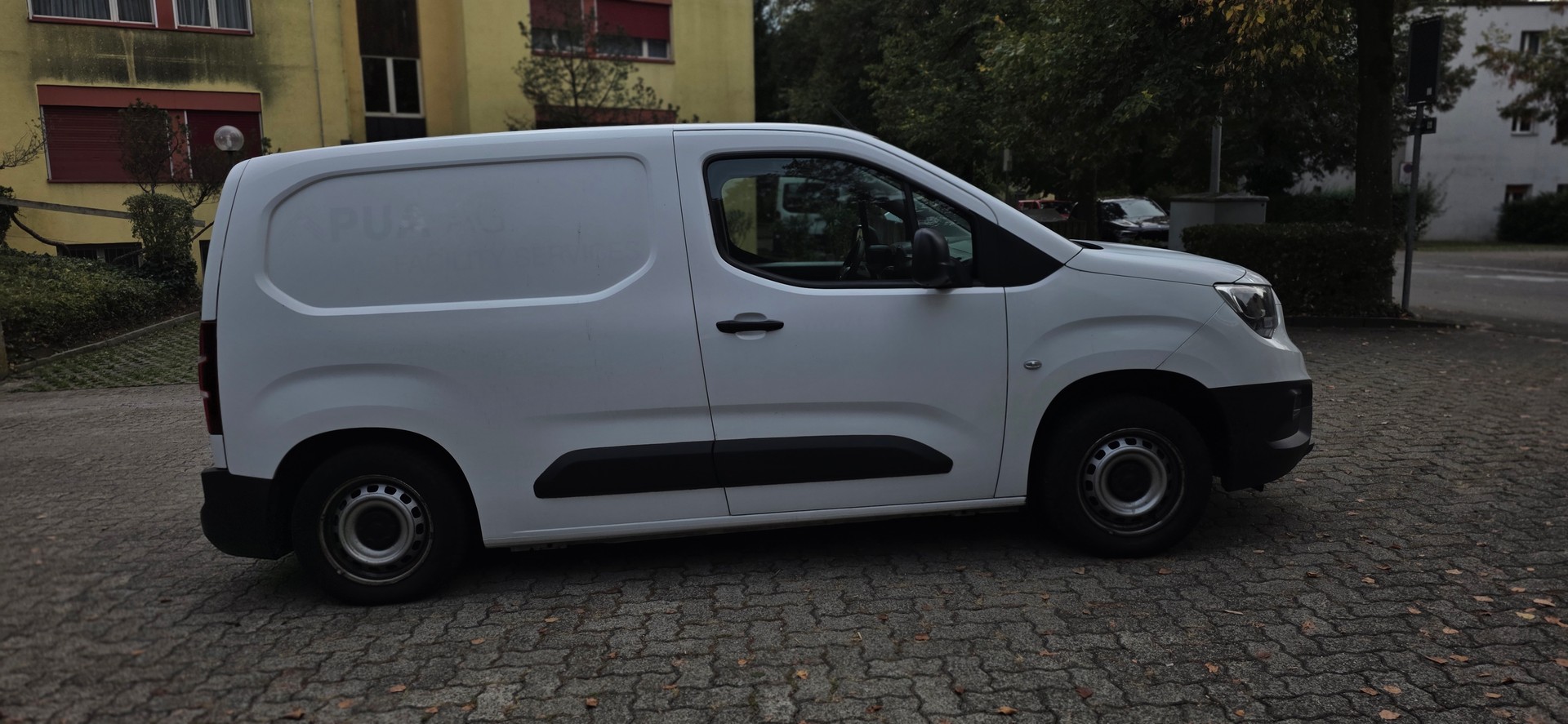 OPEL 1.2 Essentia S/S-image-4