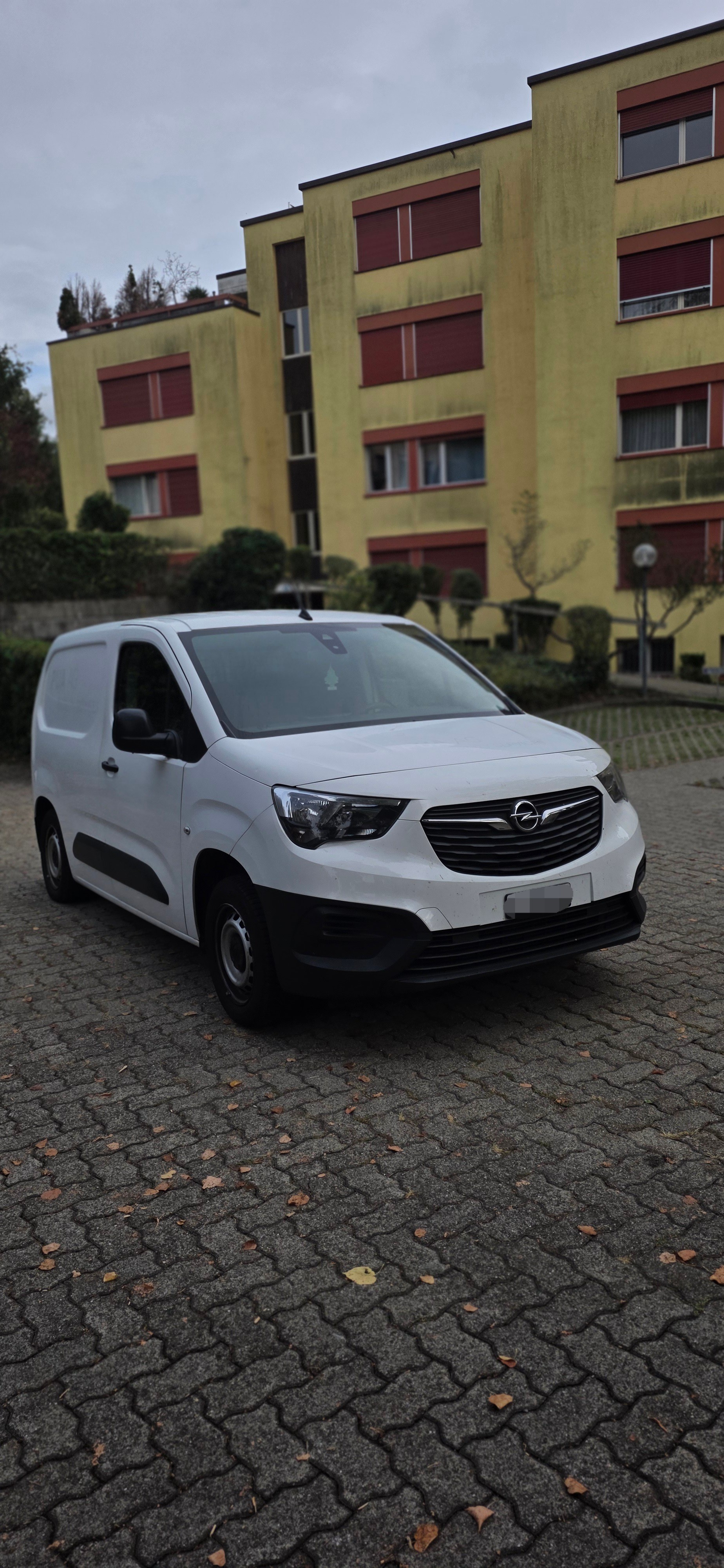 OPEL 1.2 Essentia S/S-image-1