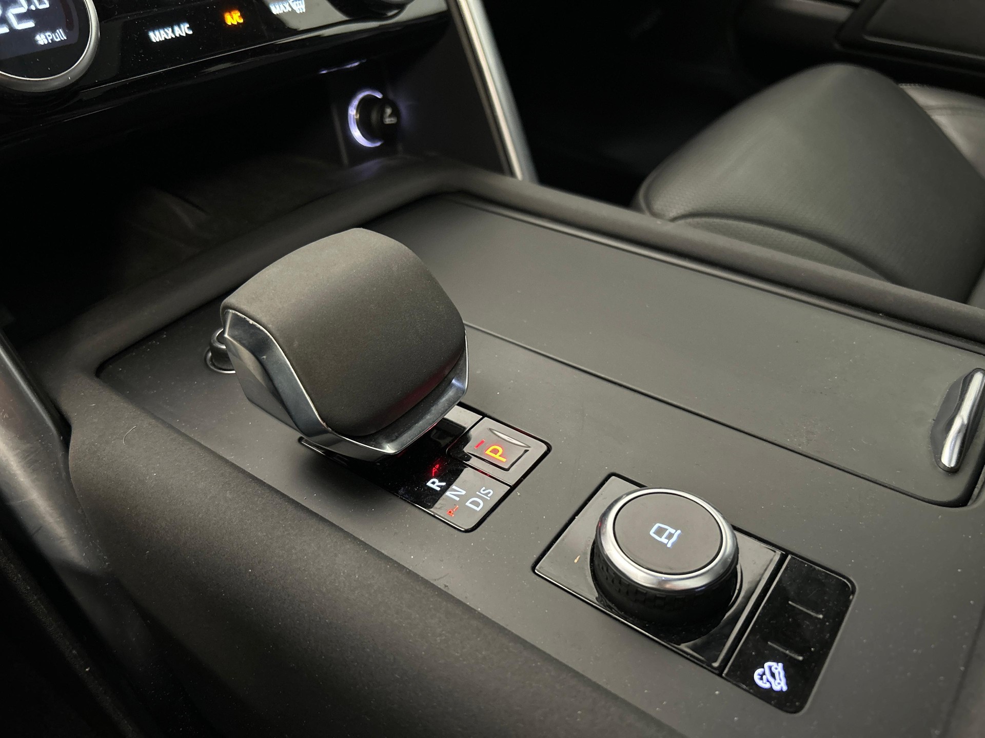 LAND ROVER Discovery 2.0 I4 S-image-15