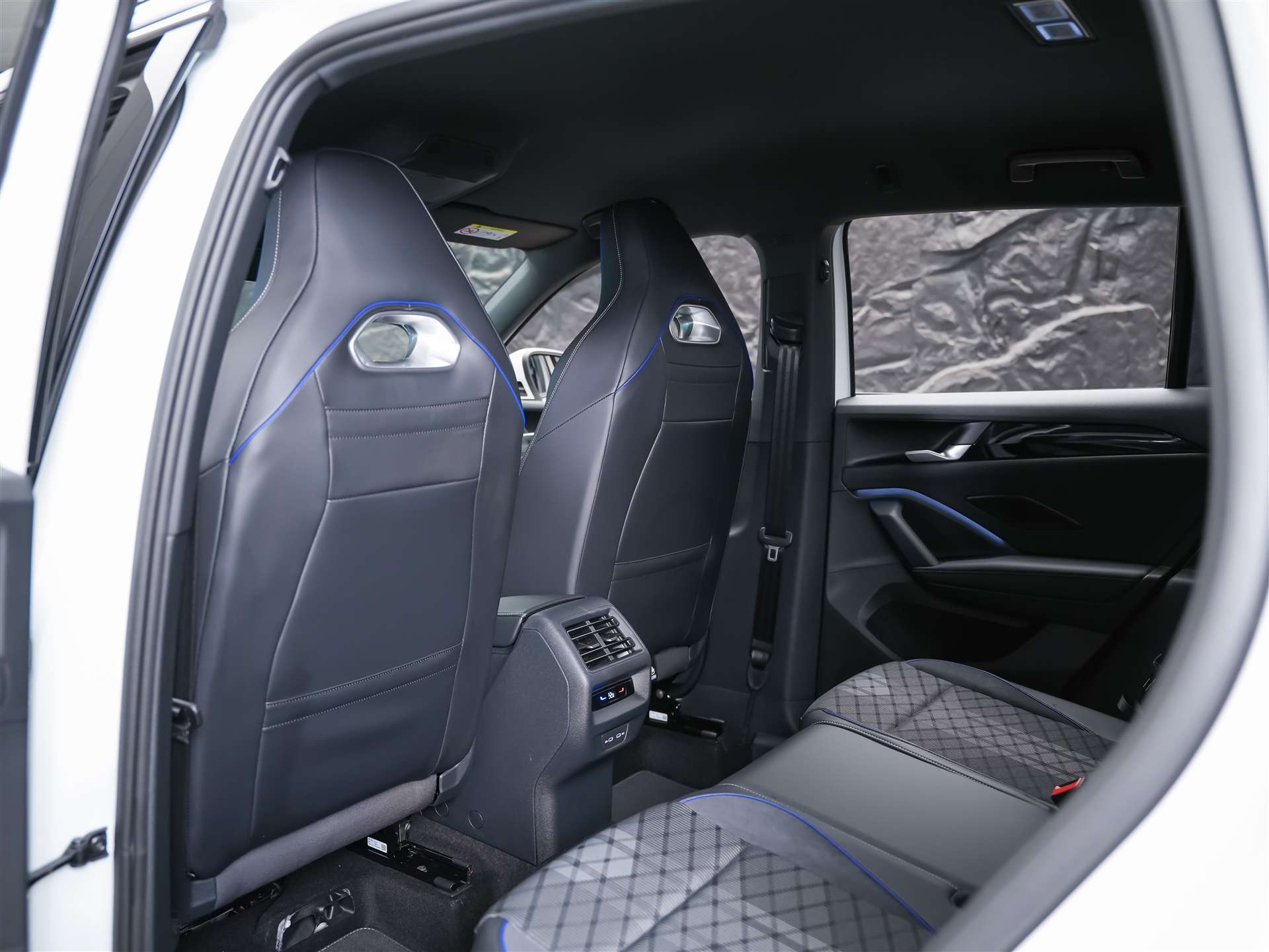 VW Tiguan 1.5 TSI evo2 mHEV R-Line DSG *Abstandsregler*Massage*Lenkradheizung*-image-11