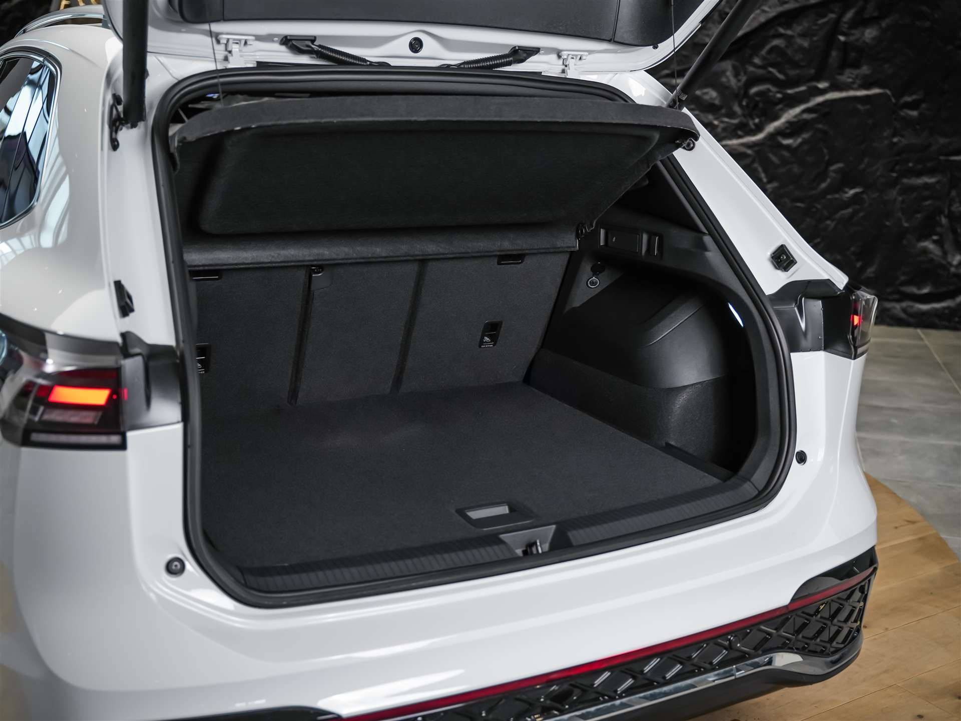 VW Tiguan 1.5 TSI evo2 mHEV R-Line DSG *Abstandsregler*Massage*Lenkradheizung*-image-33