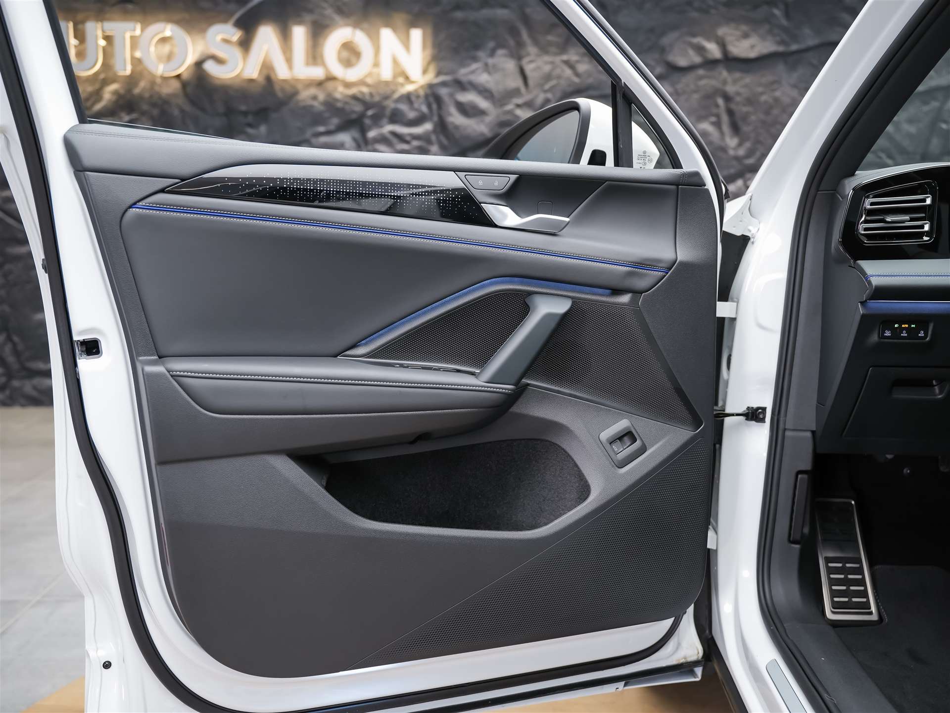 VW Tiguan 1.5 TSI evo2 mHEV R-Line DSG *Abstandsregler*Massage*Lenkradheizung*-image-23