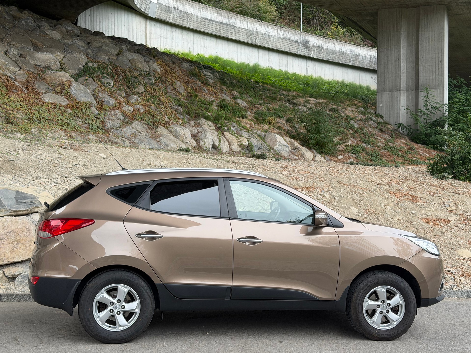 HYUNDAI iX 35 2.0 Premium 4WD-image-5