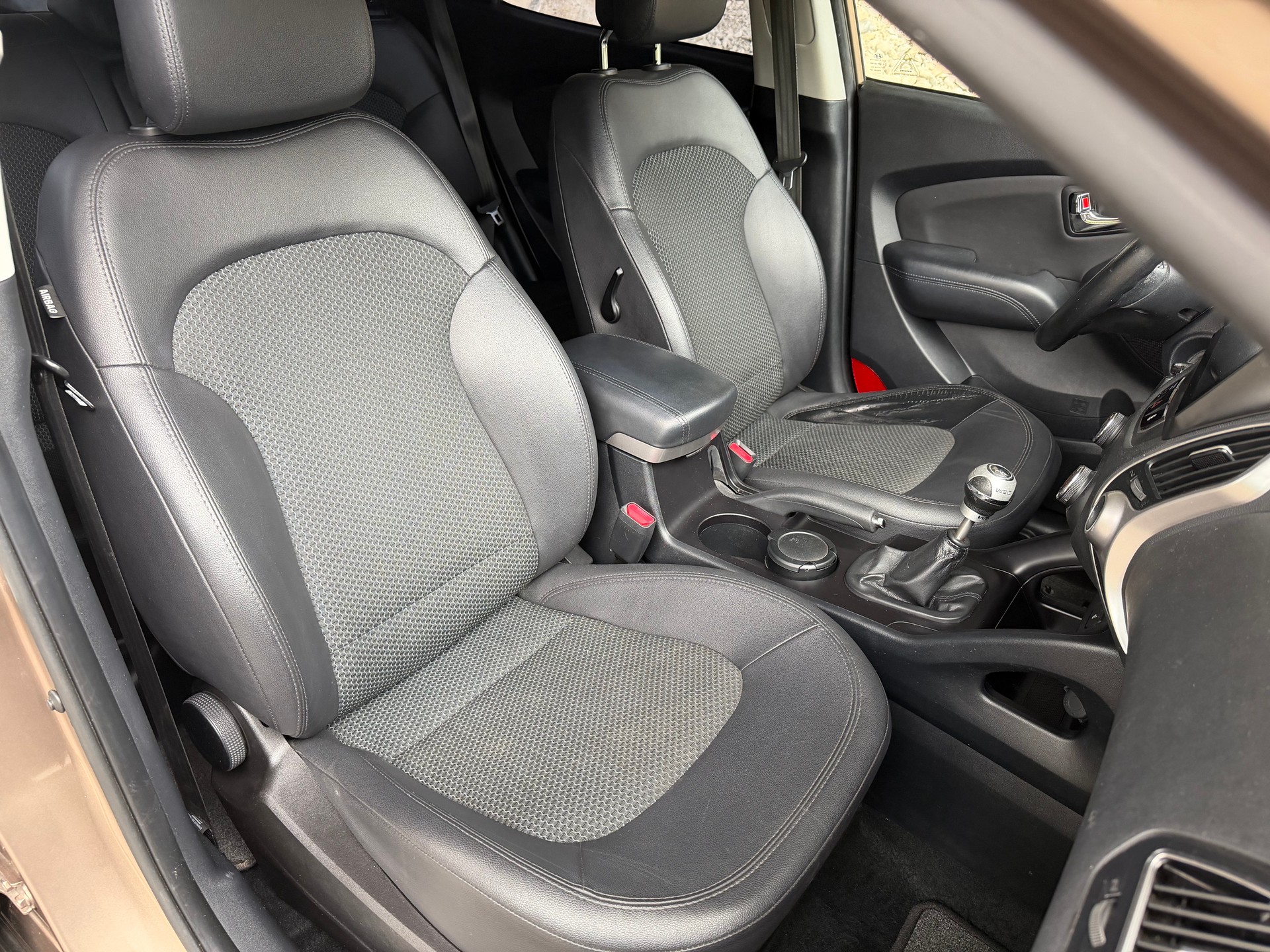 HYUNDAI iX 35 2.0 Premium 4WD-image-9