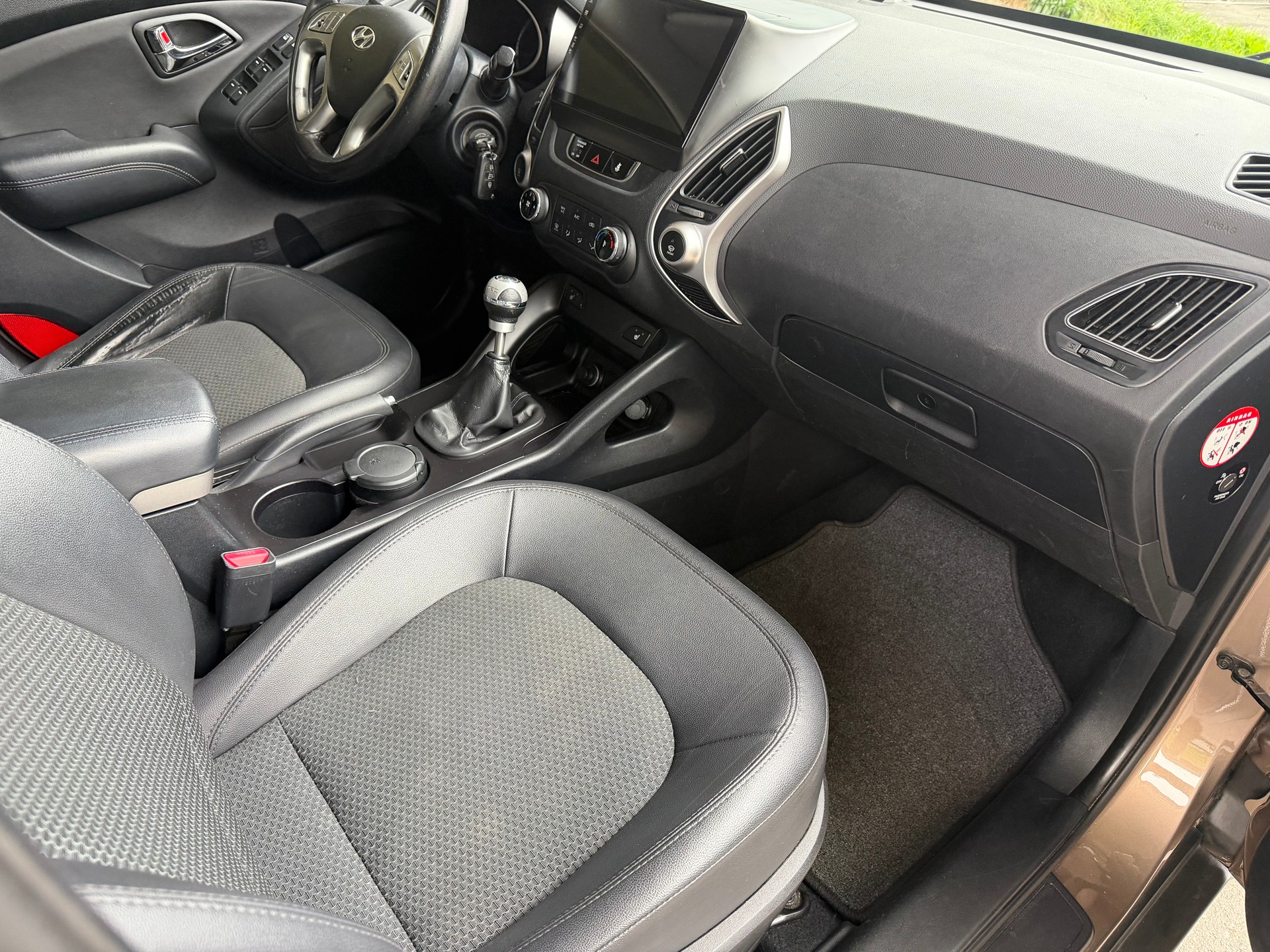 HYUNDAI iX 35 2.0 Premium 4WD-image-8