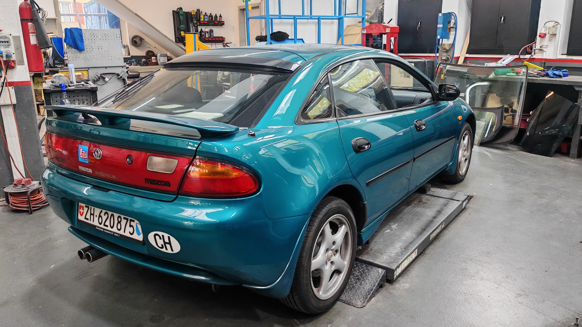 MAZDA 323 F 2.0i-24V GT-image-2