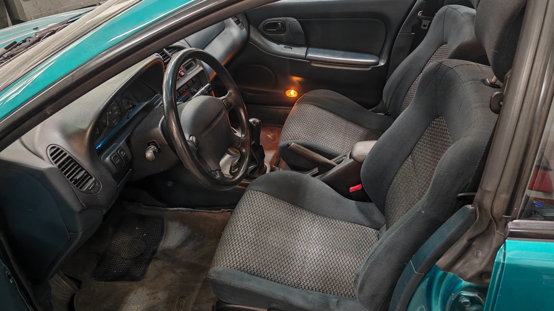 MAZDA 323 F 2.0i-24V GT-image-9