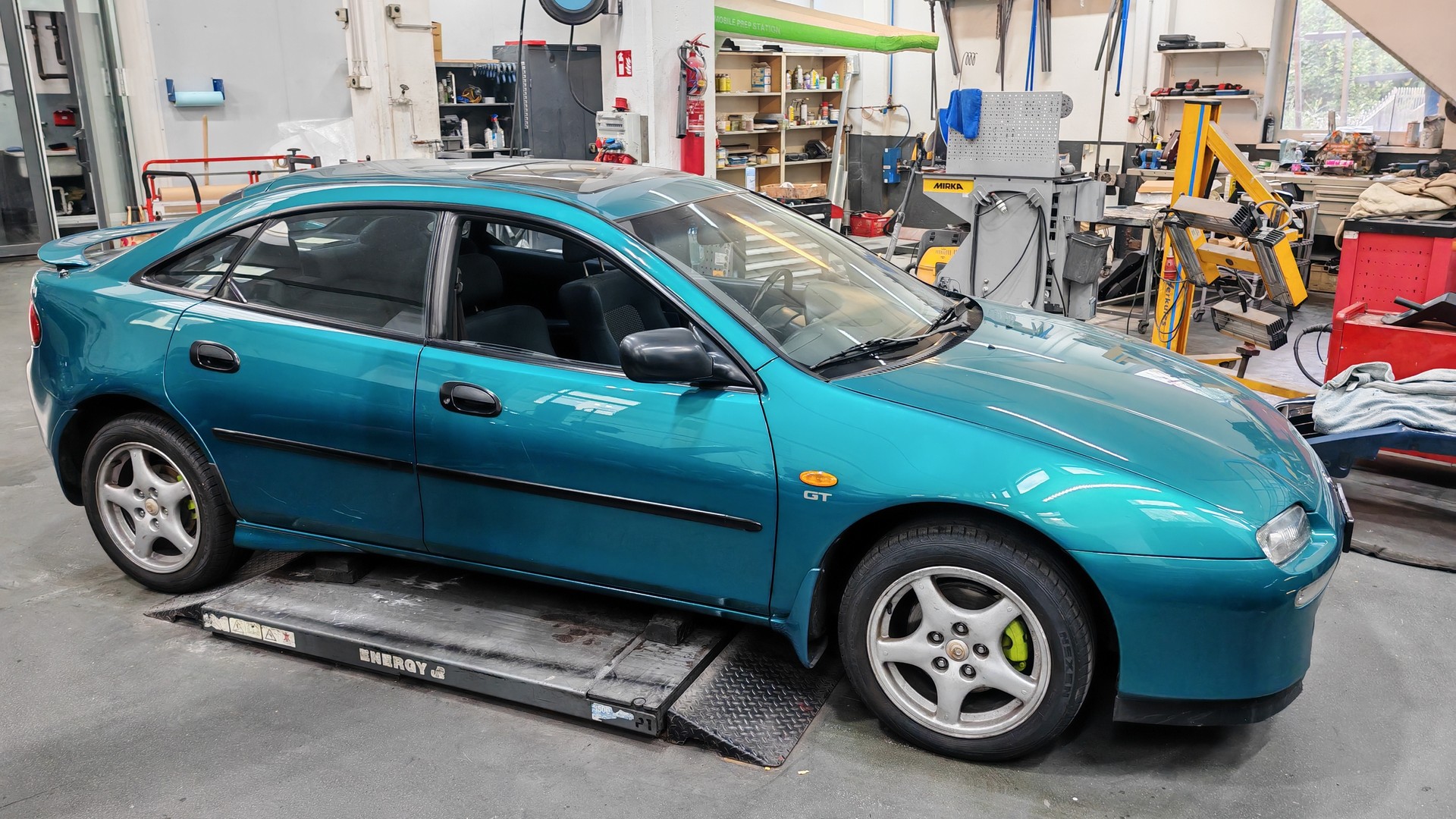 MAZDA 323 F 2.0i-24V GT-image-1
