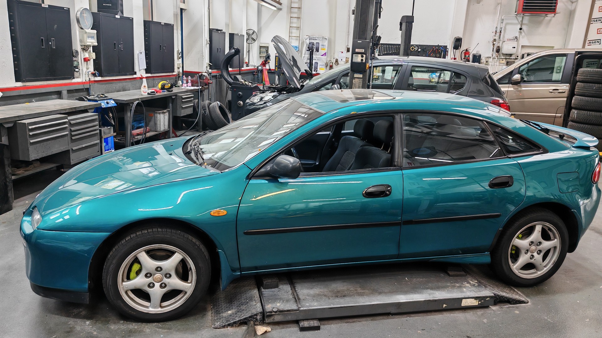 MAZDA 323 F 2.0i-24V GT-image-5