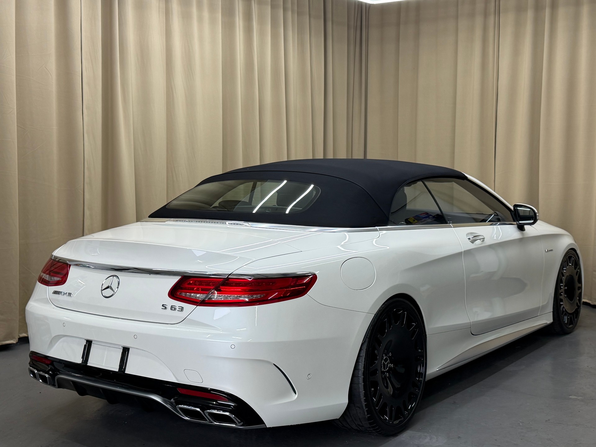 MERCEDES-BENZ S 63 AMG Cabriolet 4Matic Speedshift MCT-image-4