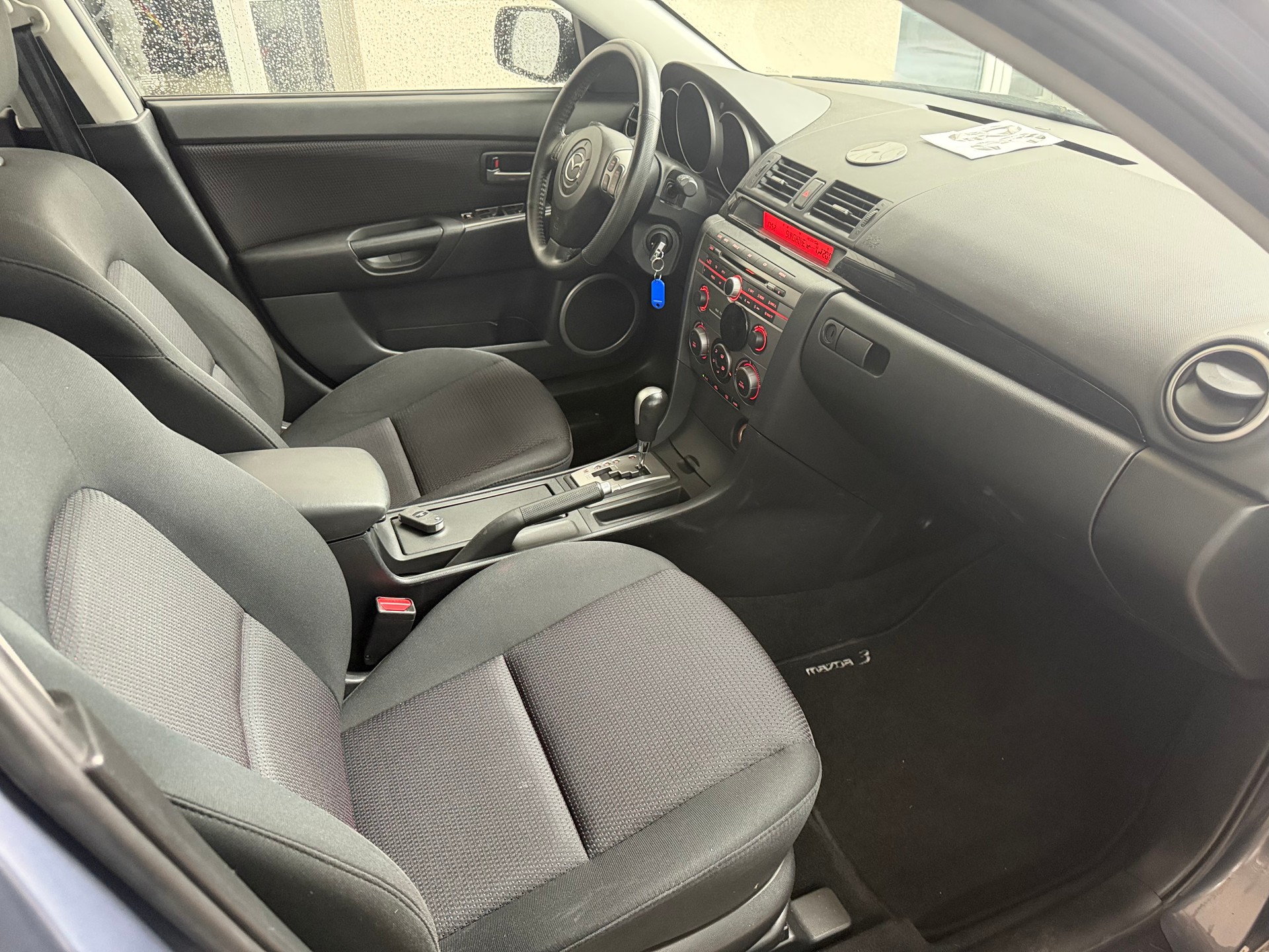 MAZDA 3-image-6