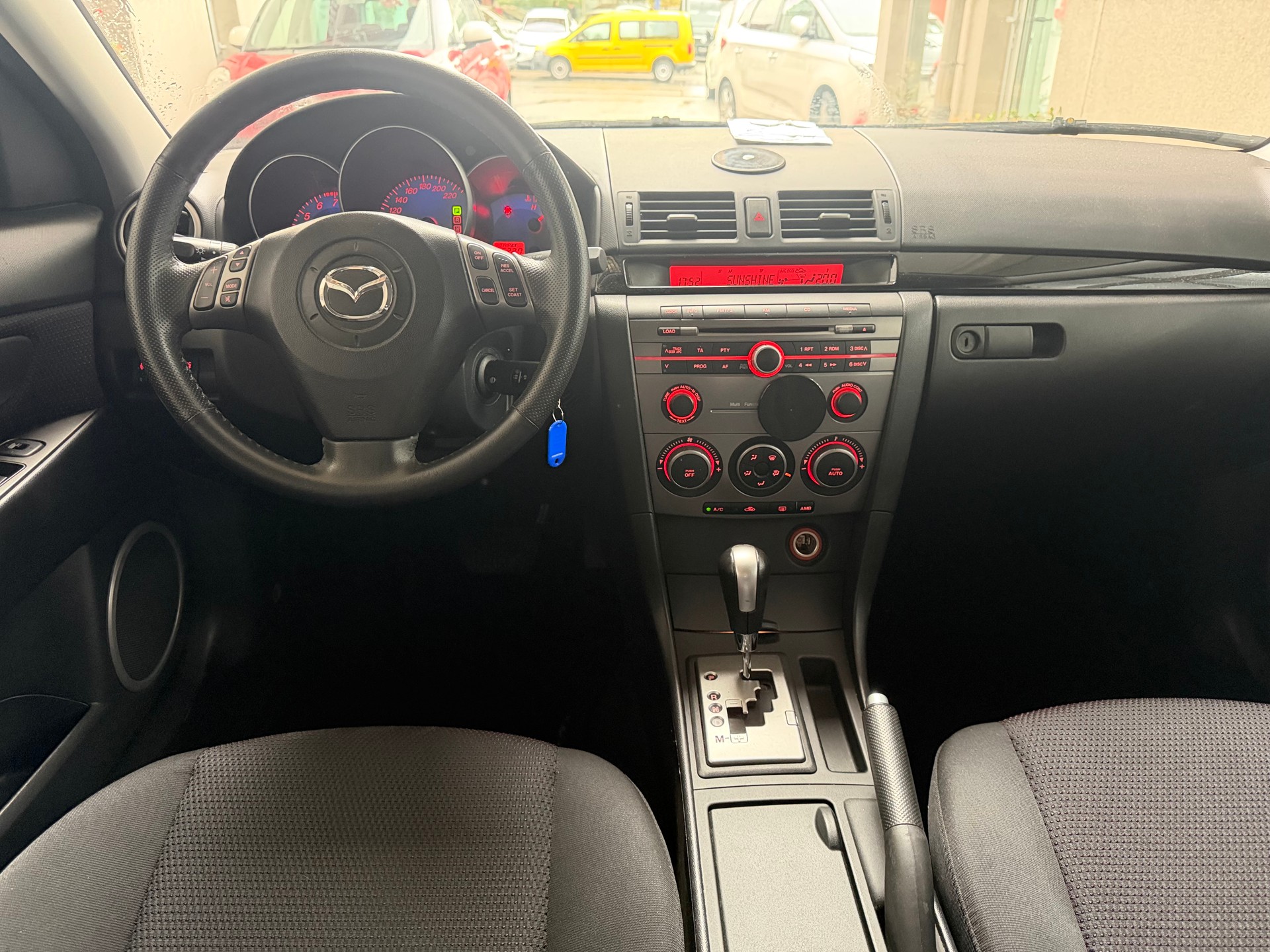 MAZDA 3-image-9