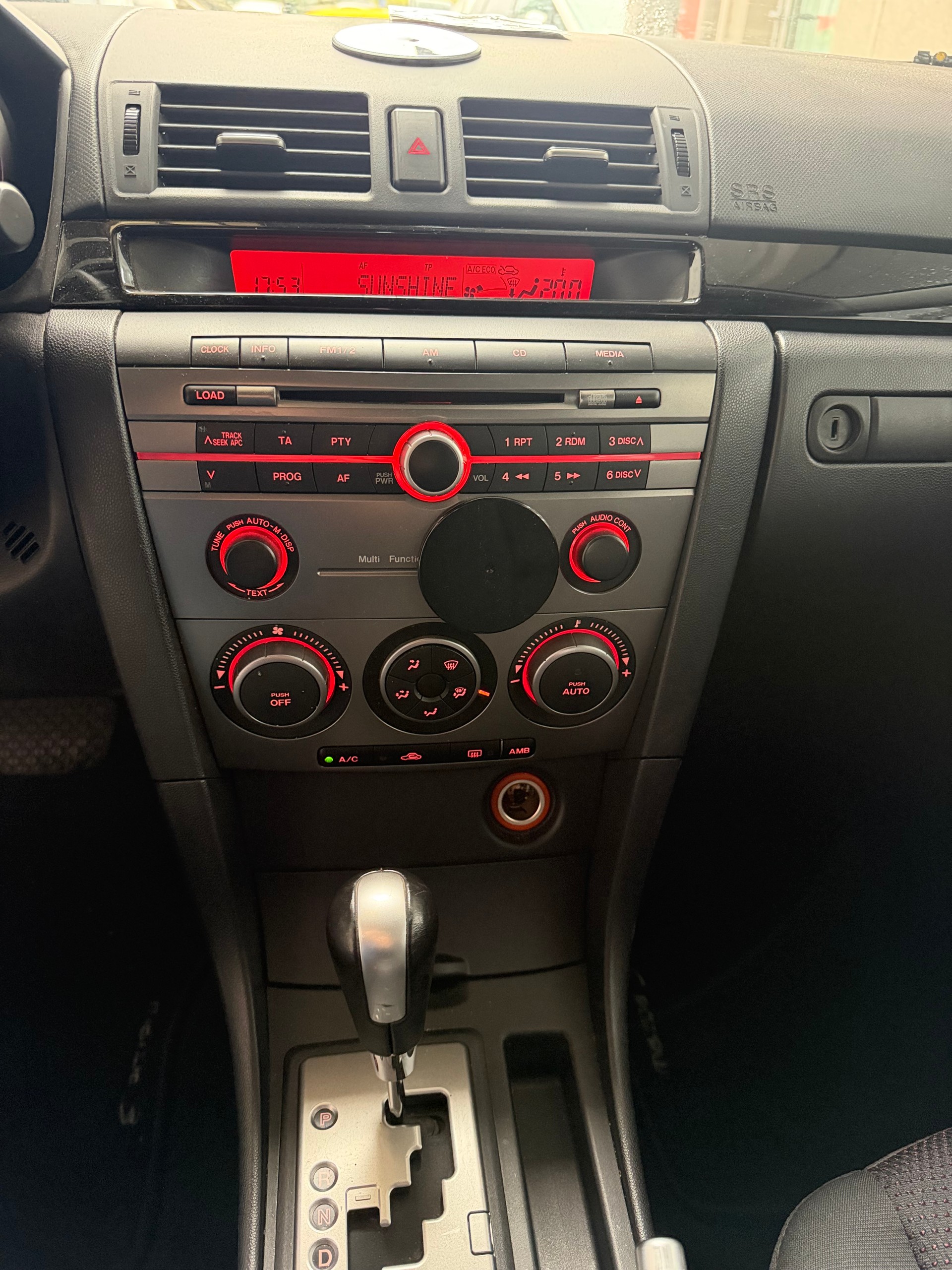 MAZDA 3-image-11
