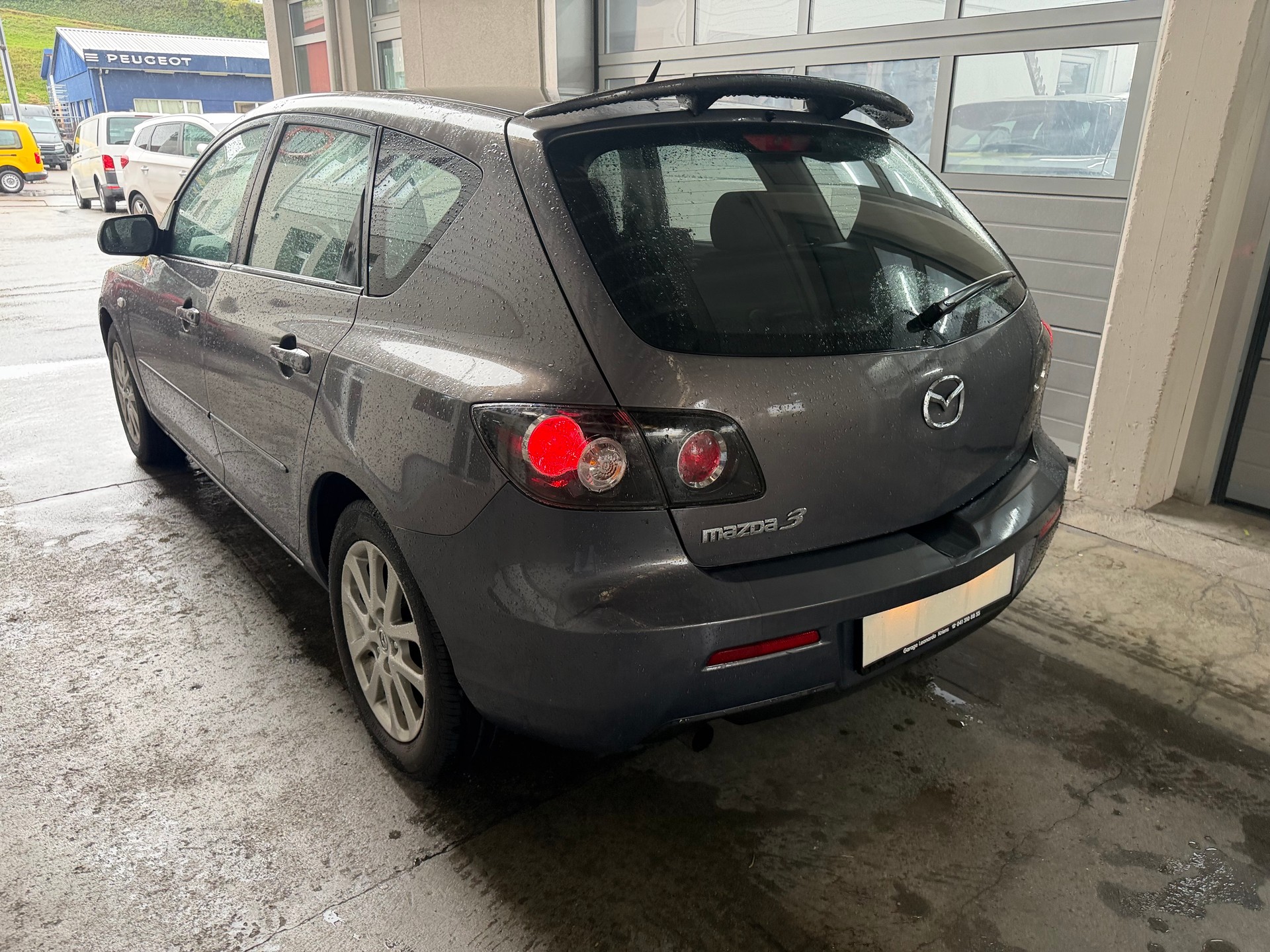 MAZDA 3-image-5