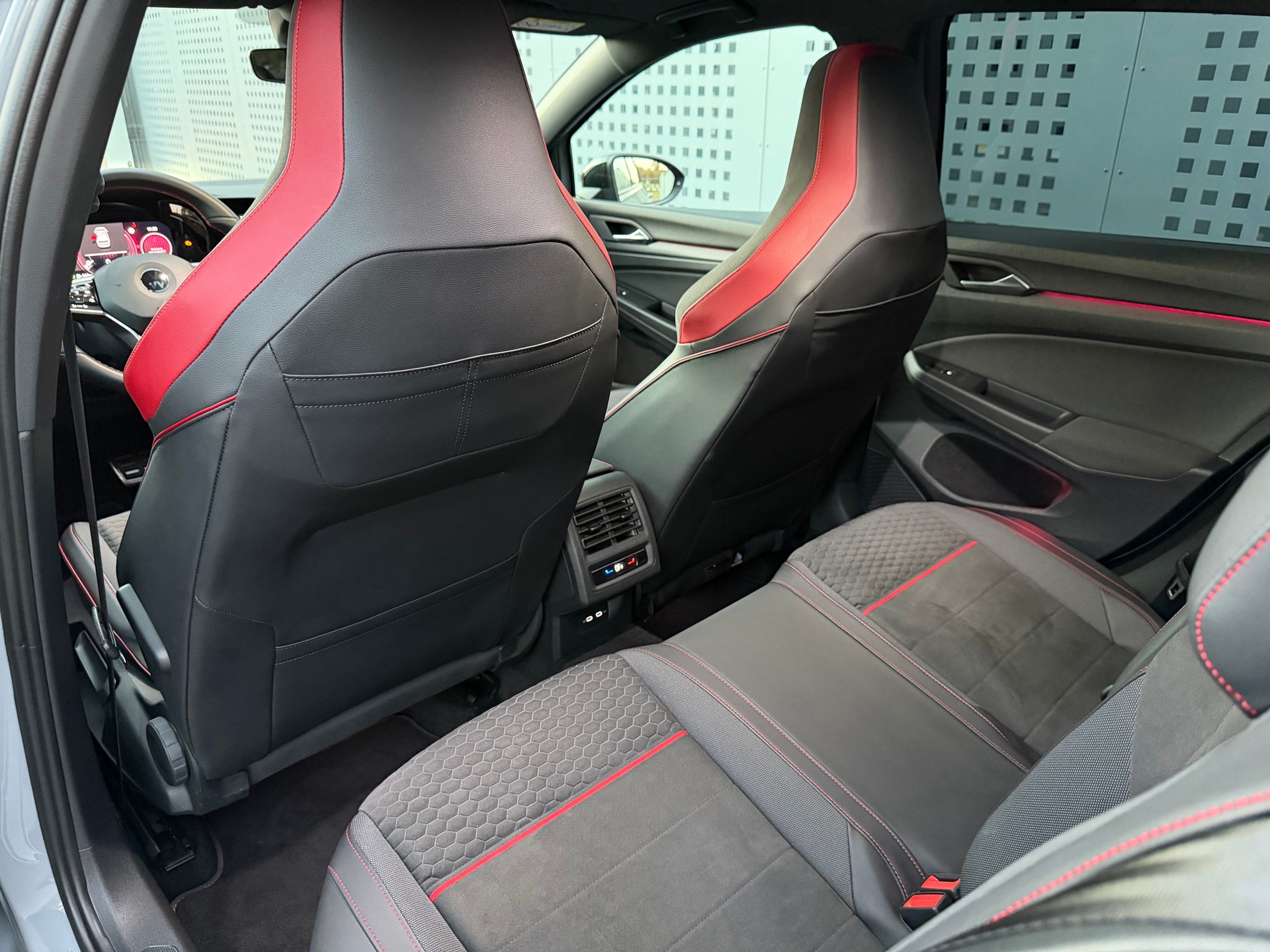 VW Golf 2.0 TSI GTI Clubsport DSG-image-18