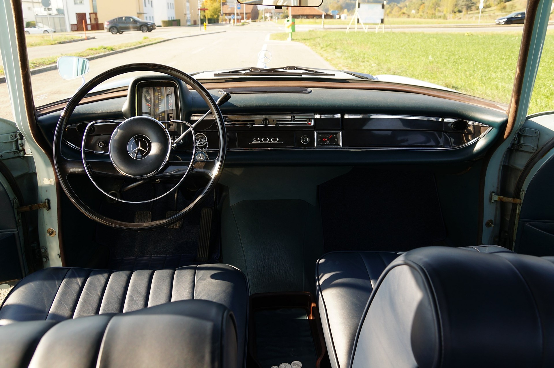 MERCEDES-BENZ 200-image-4