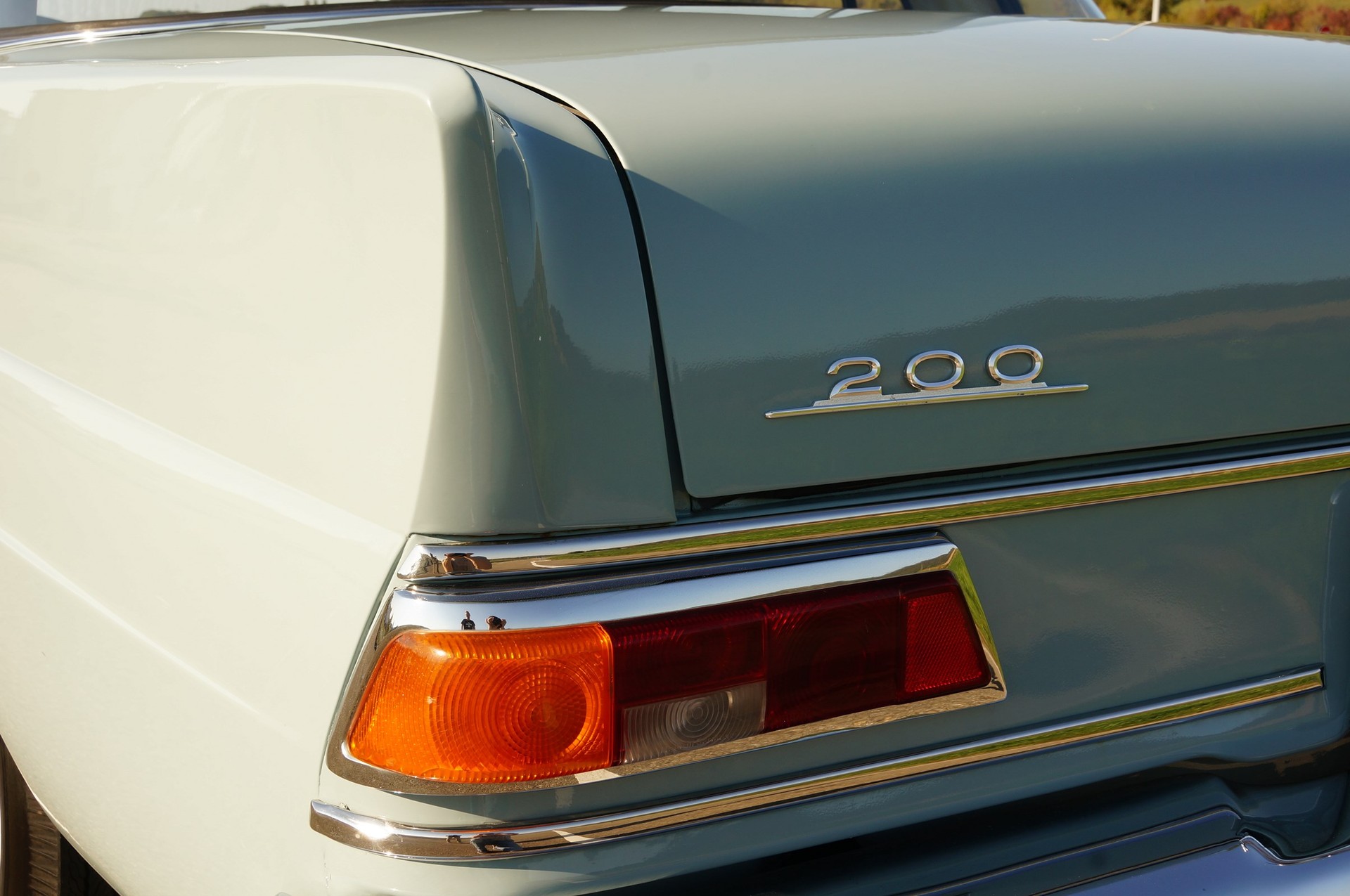 MERCEDES-BENZ 200-image-6