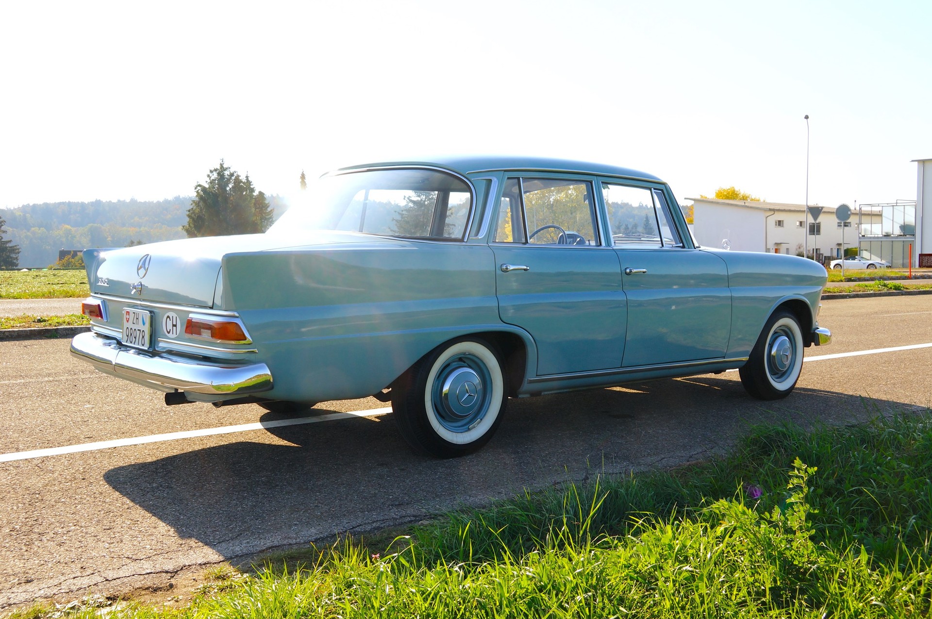 MERCEDES-BENZ 200-image-1