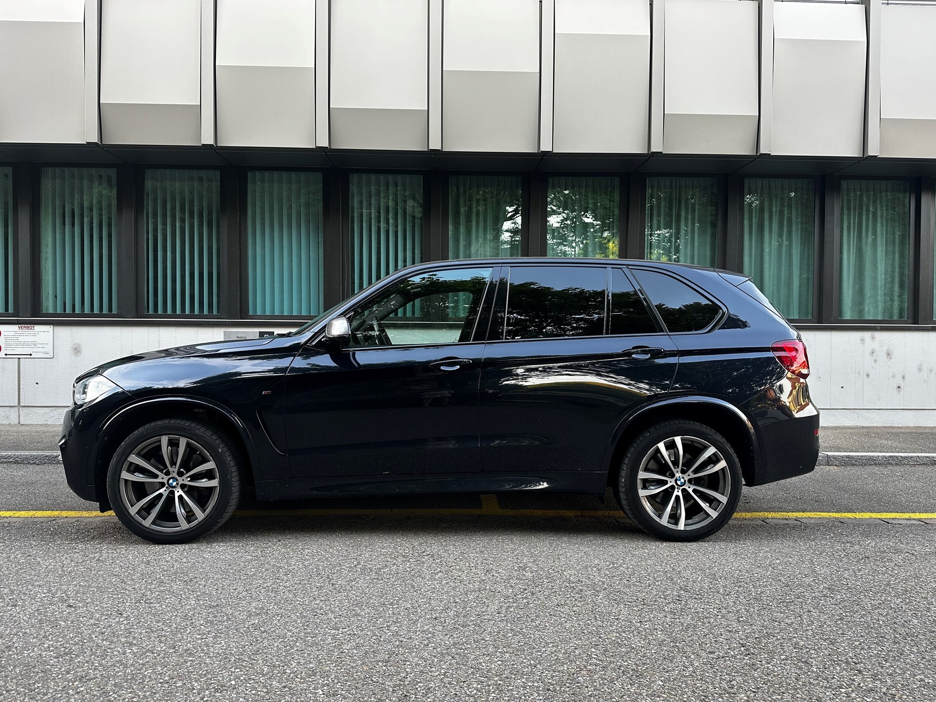 BMW X5M-image-4