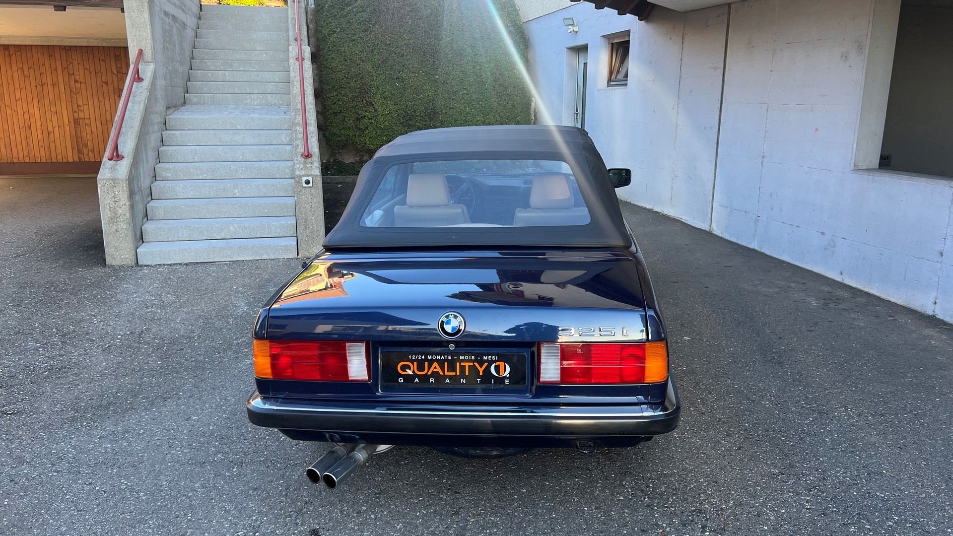 BMW 325i A Cabrio-showroom-element-2