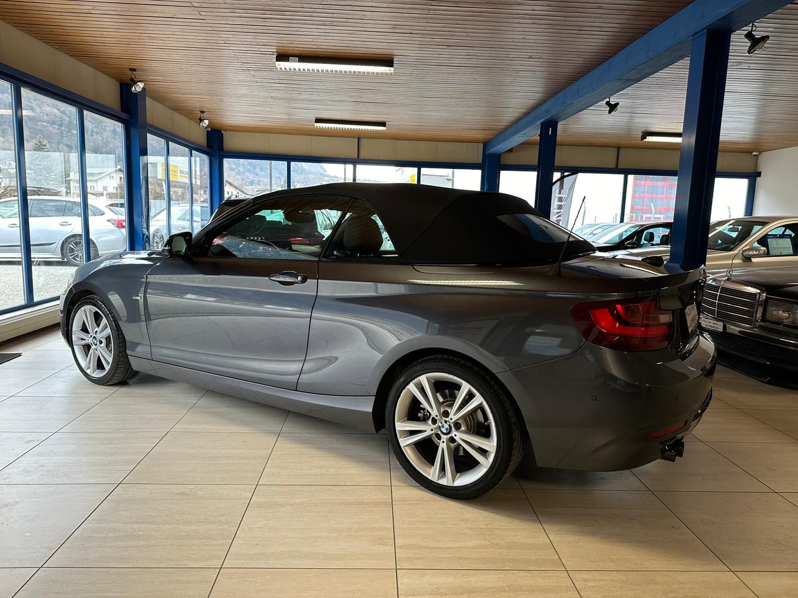 BMW 228i Sport Line Cabrio-showroom-element-2