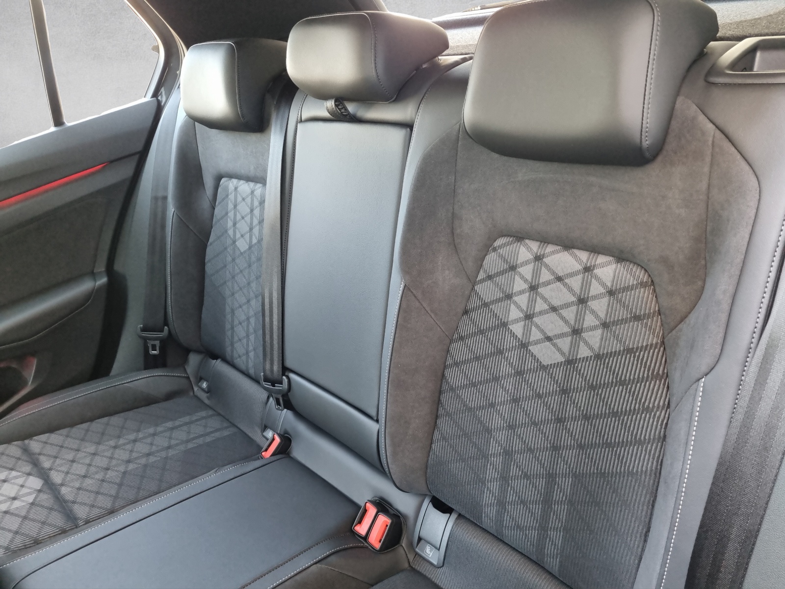 VW Golf 1.5 e TSI mHEV R-Line DSG-image-7