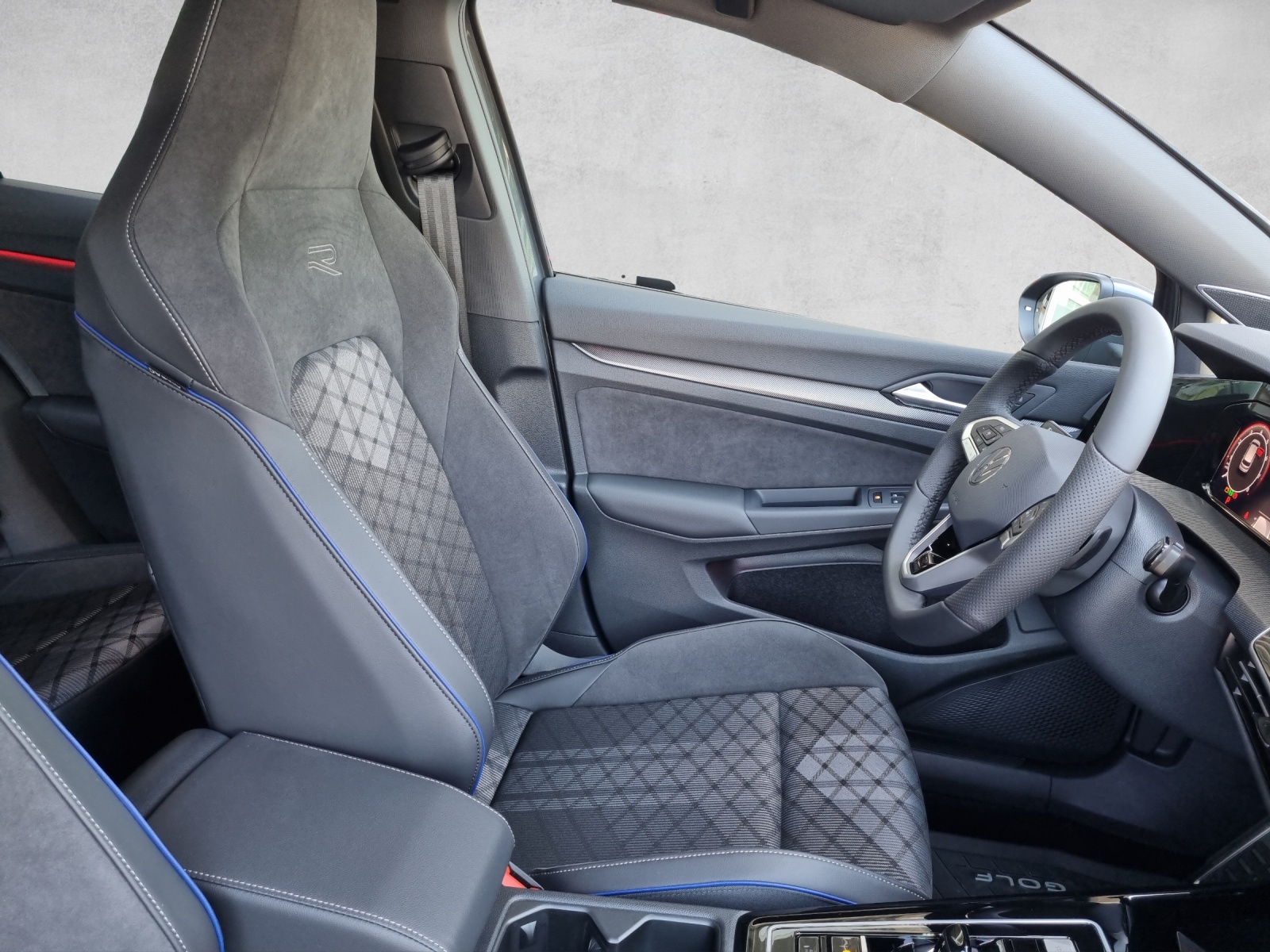 VW Golf 1.5 e TSI mHEV R-Line DSG-image-9
