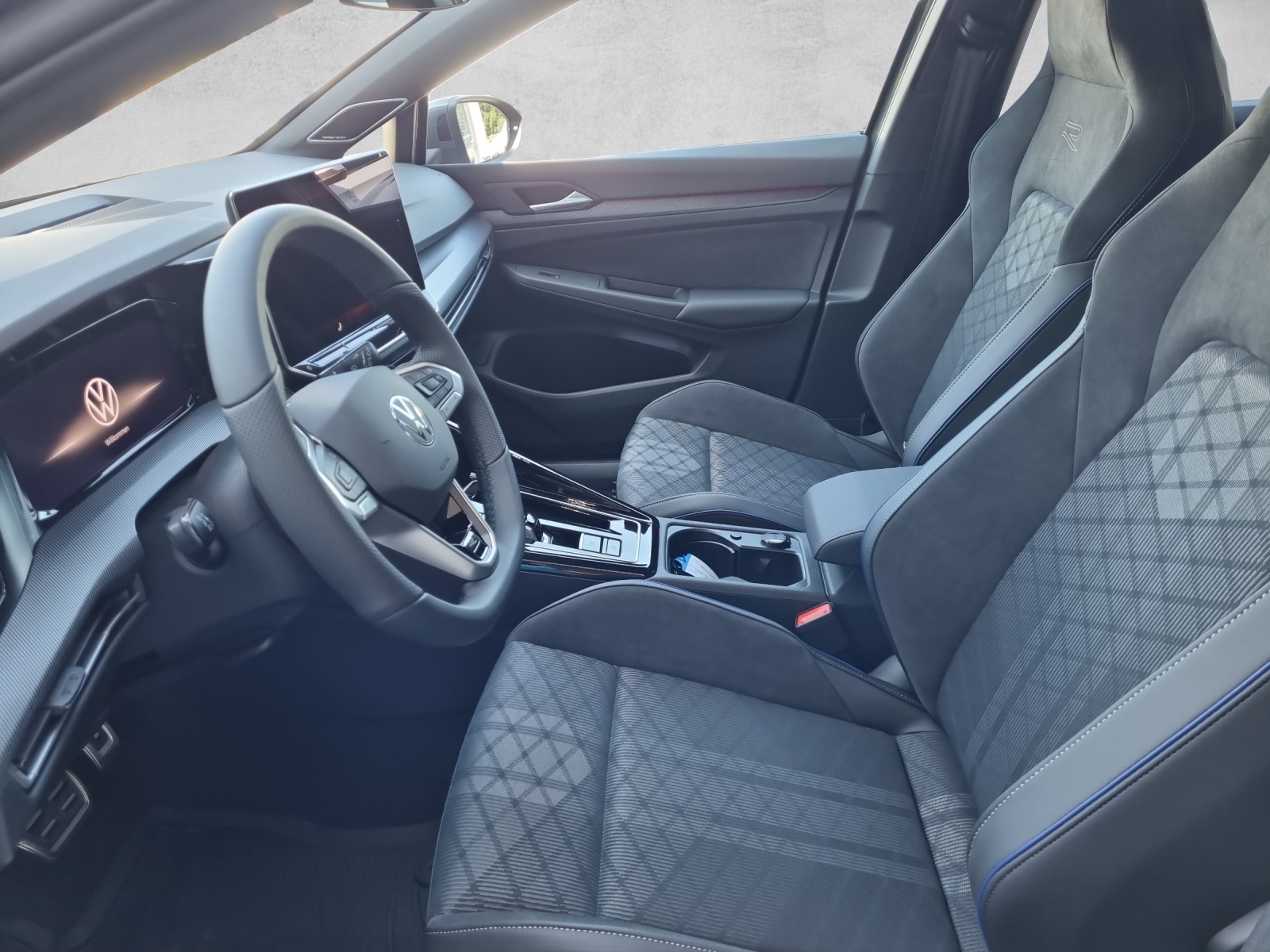 VW Golf 1.5 e TSI mHEV R-Line DSG-image-5